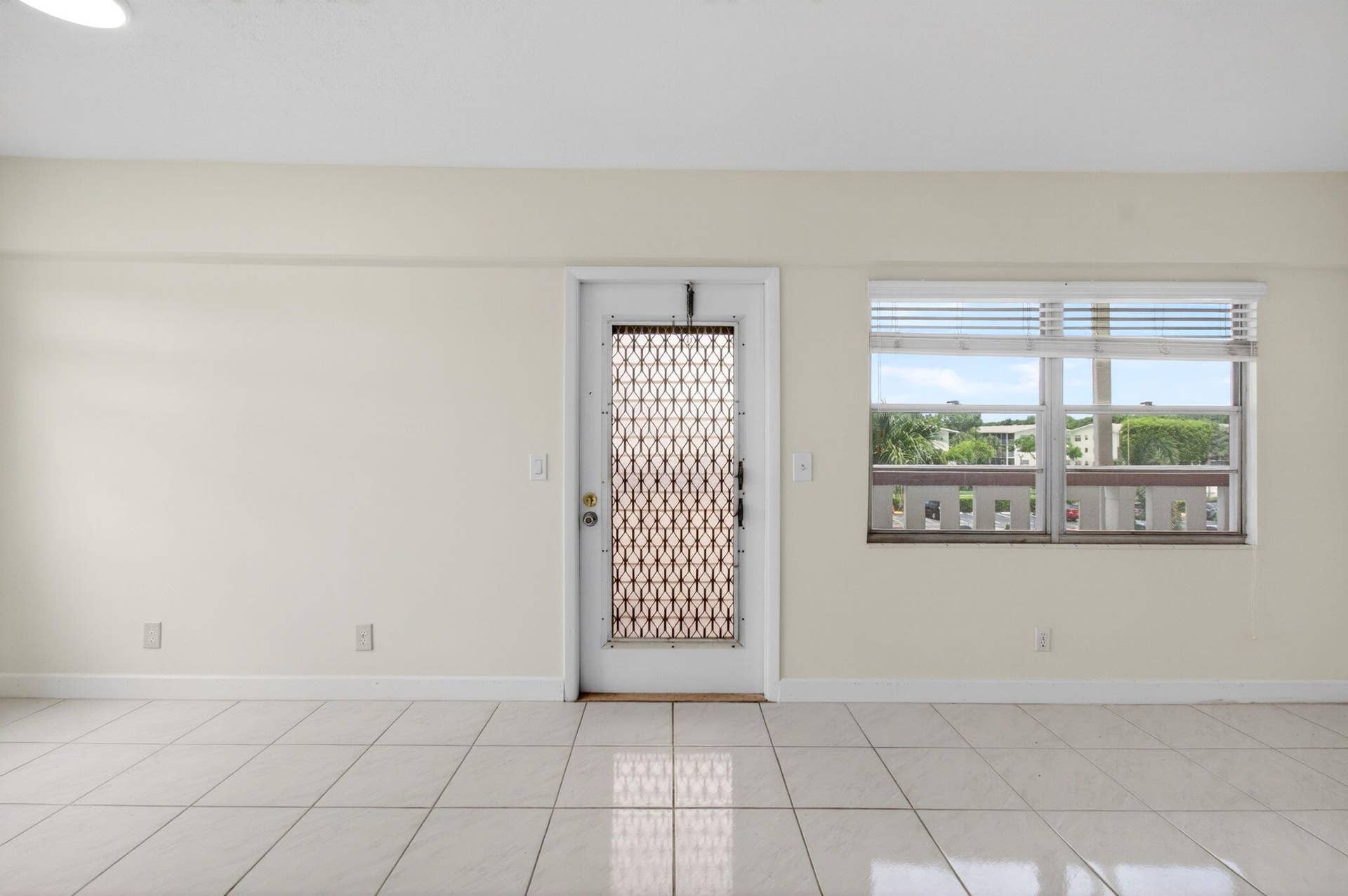 374 Brighton I, #374, Boca Raton, FL 33434 Main Entrance from LIving Room