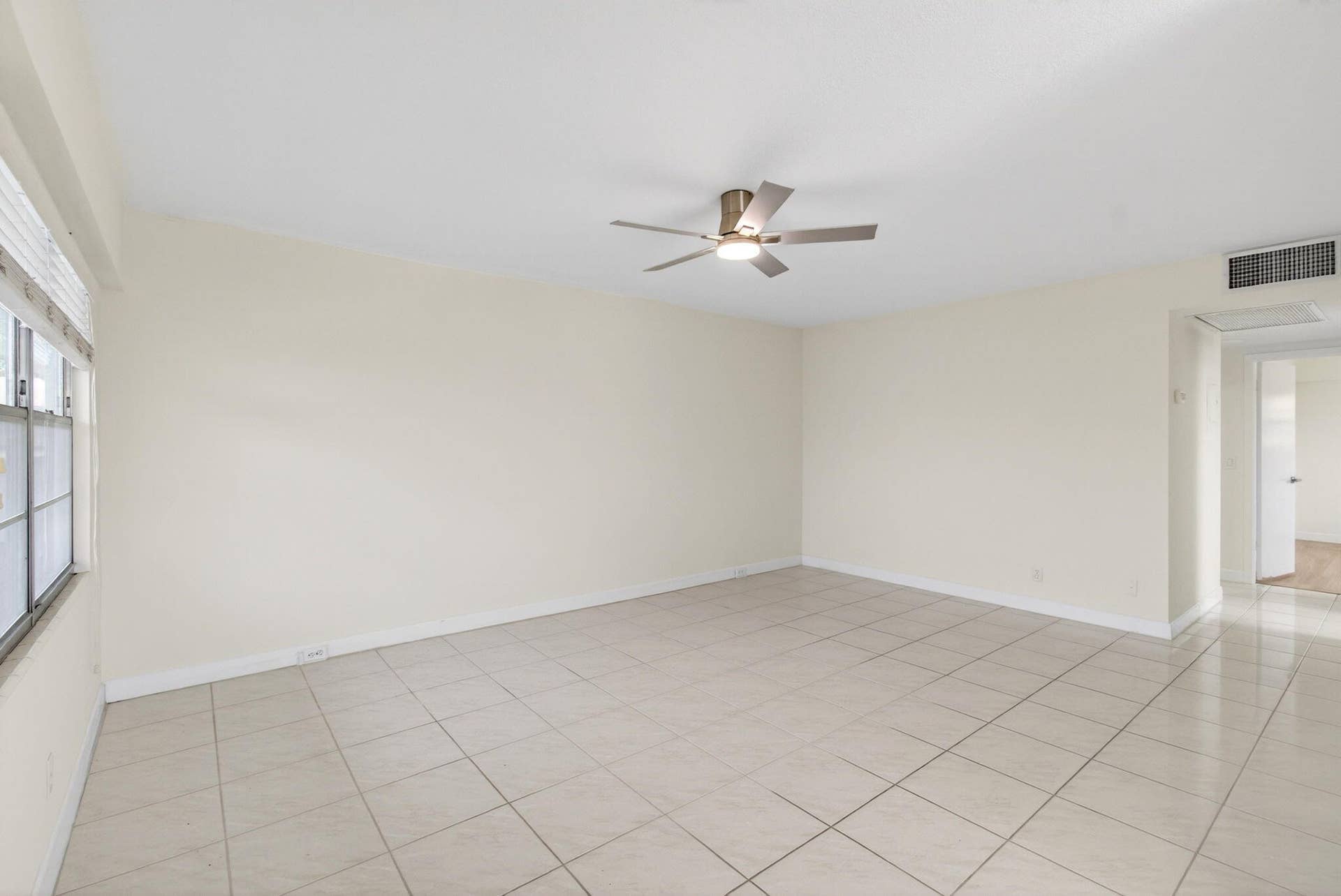 374 Brighton I, #374, Boca Raton, FL 33434 Living Room