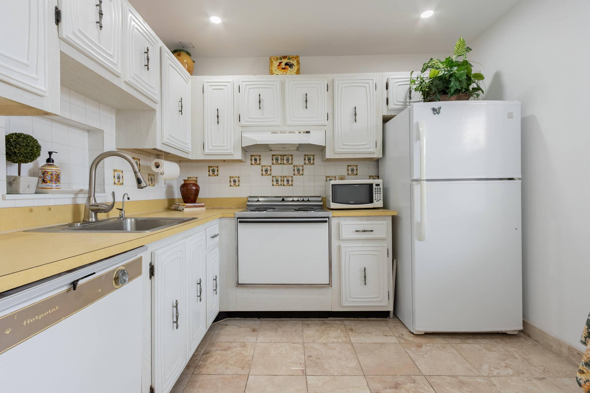 2811 Somerset Drive, #412, Lauderdale Lakes, FL 33311 1