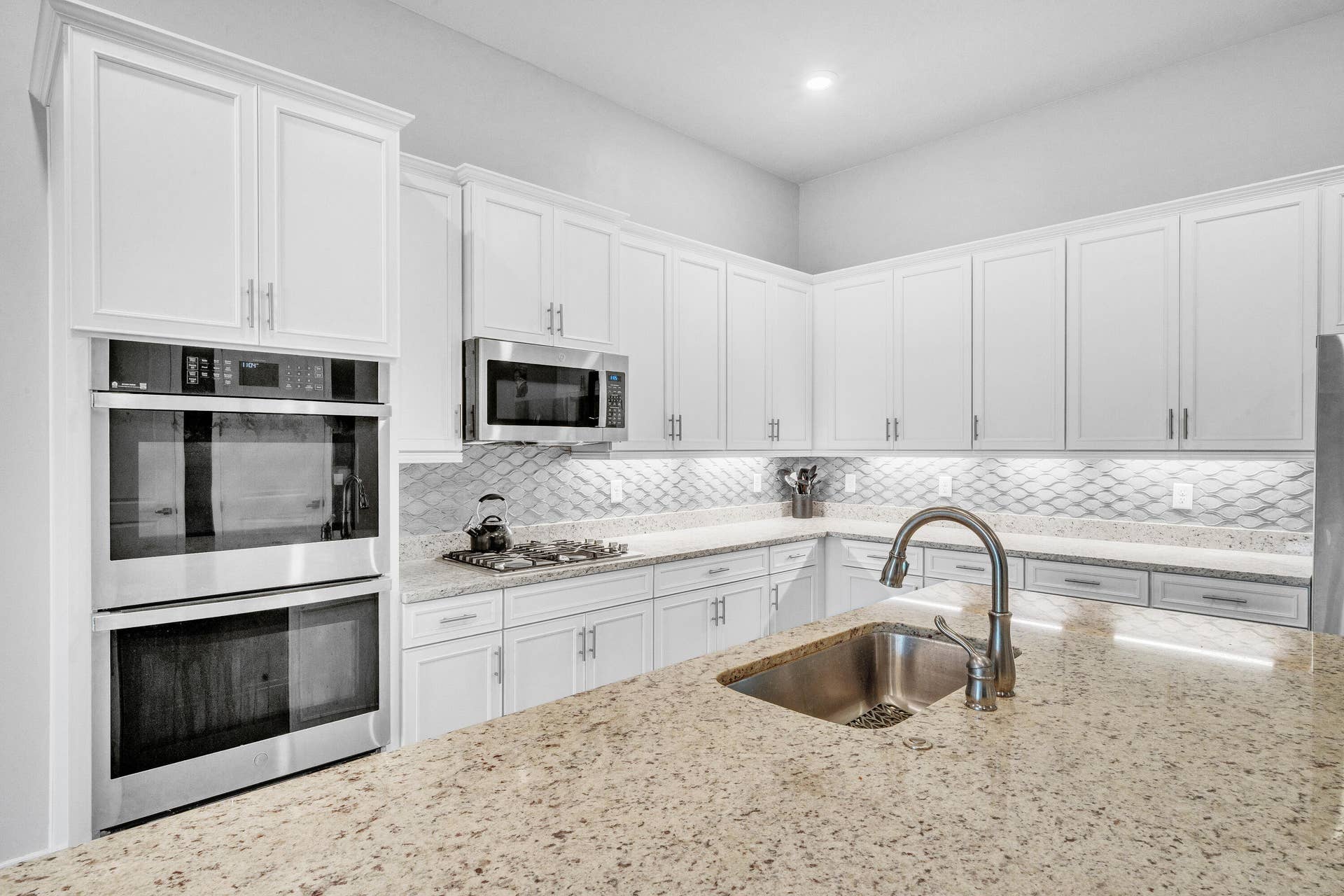 7524 N Blue Spring Drive, Parkland, FL 33067 9 Kitchen (4)