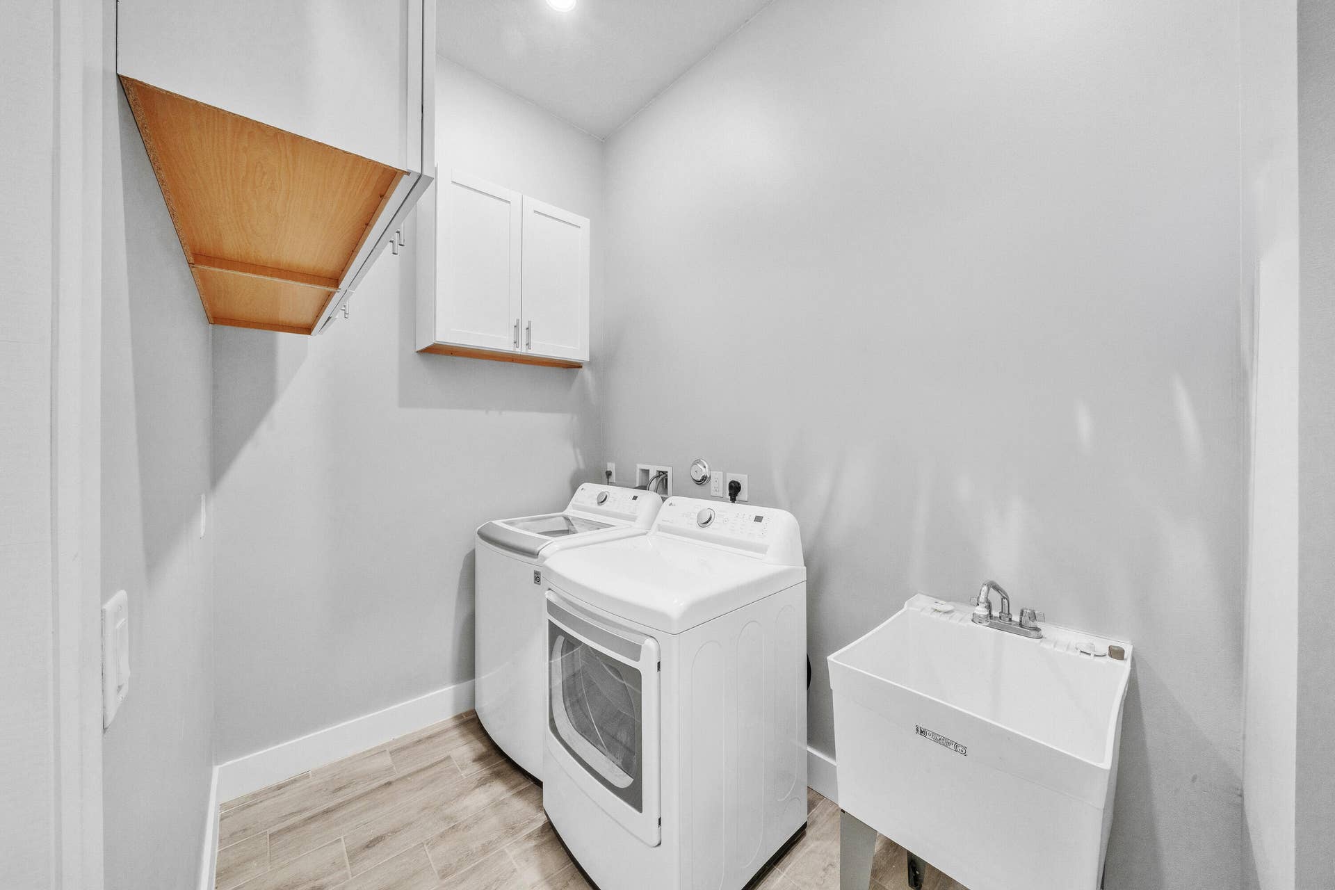 7524 N Blue Spring Drive, Parkland, FL 33067 10 Laundry Room (2)