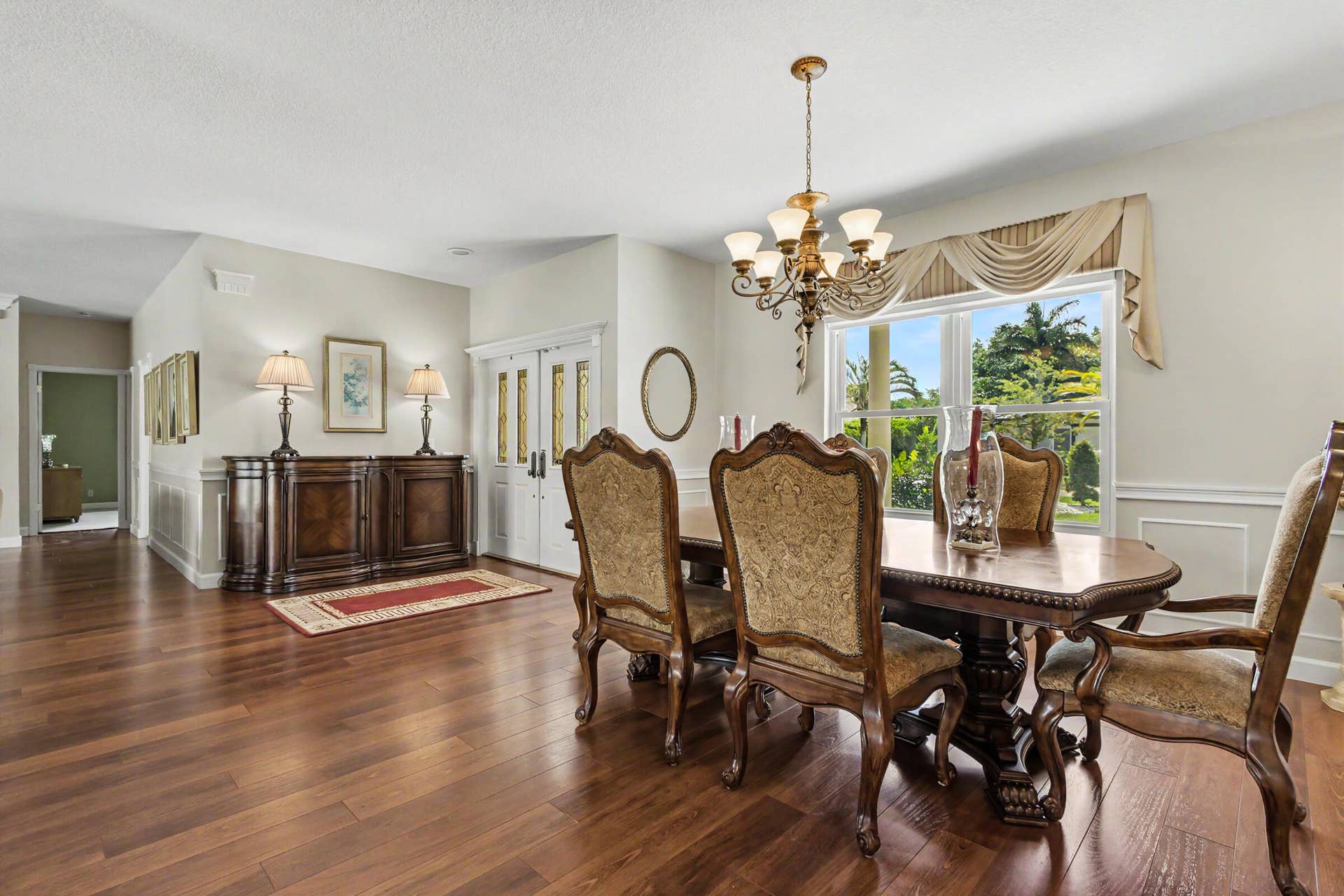 770 Ranch Road, Weston, FL 33326 High ceilings throughout