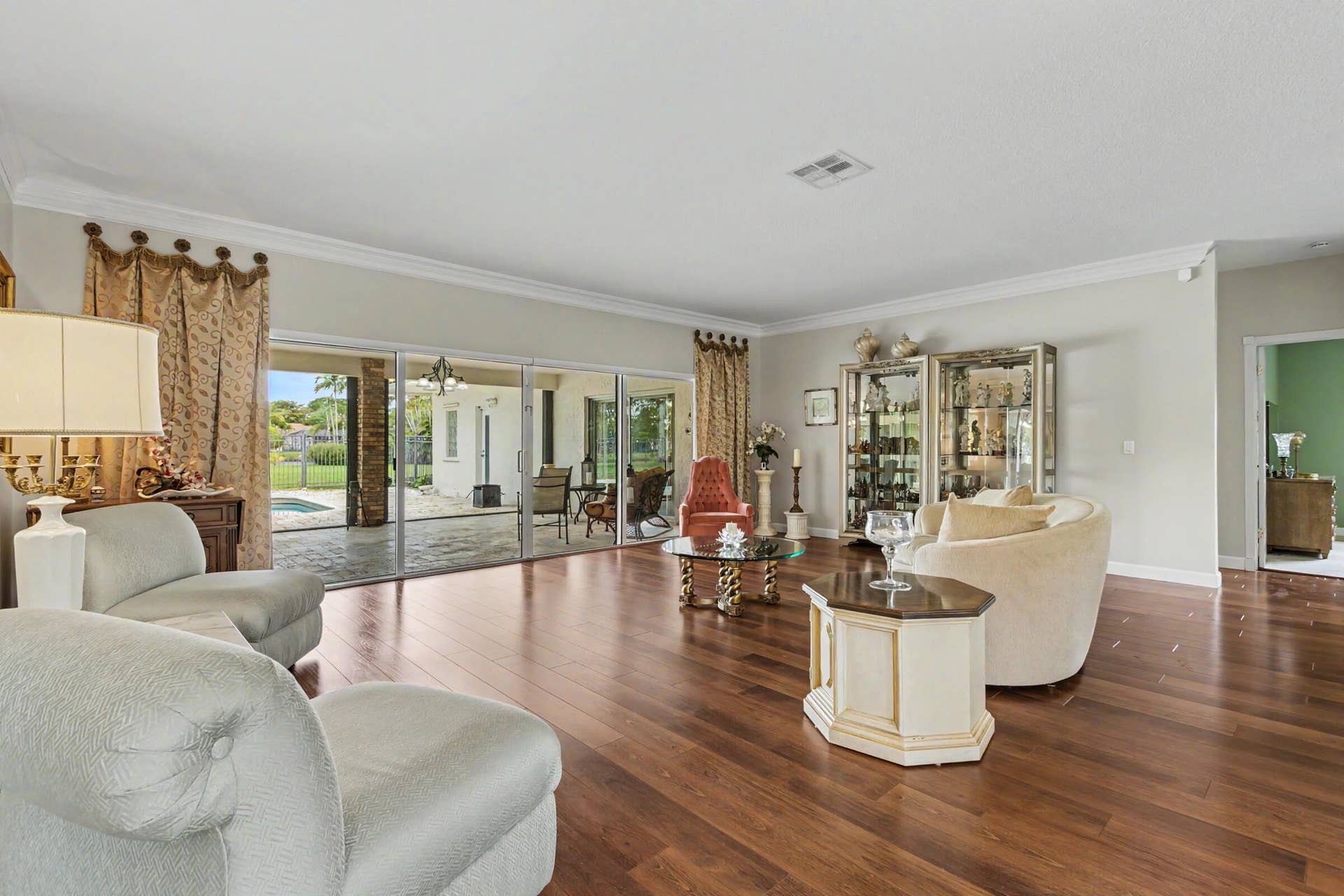 770 Ranch Road, Weston, FL 33326 Spacious living area