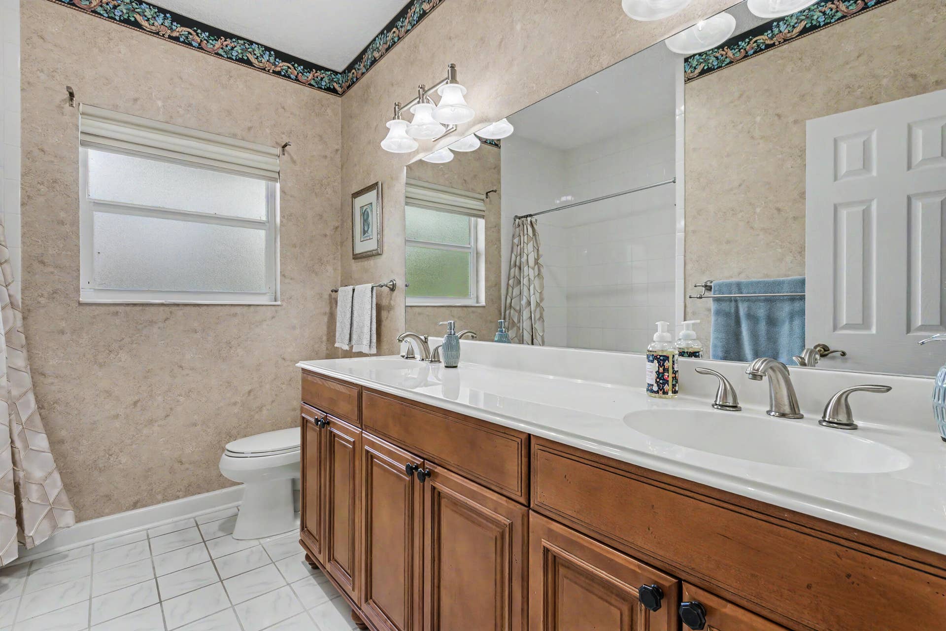 770 Ranch Road, Weston, FL 33326 2nd Full Bathroom with Tub and shower