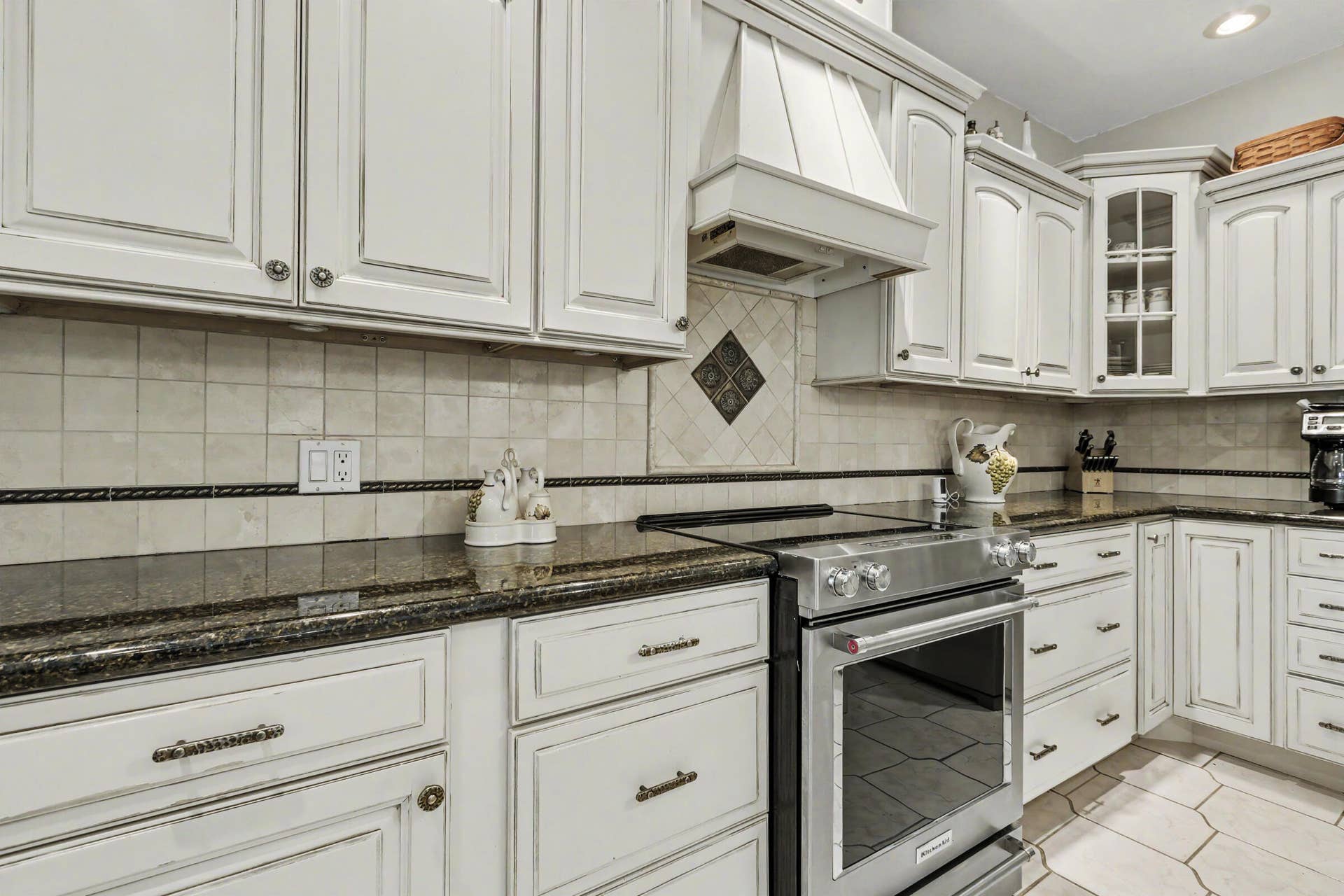 770 Ranch Road, Weston, FL 33326 SS KitchenAid apliances