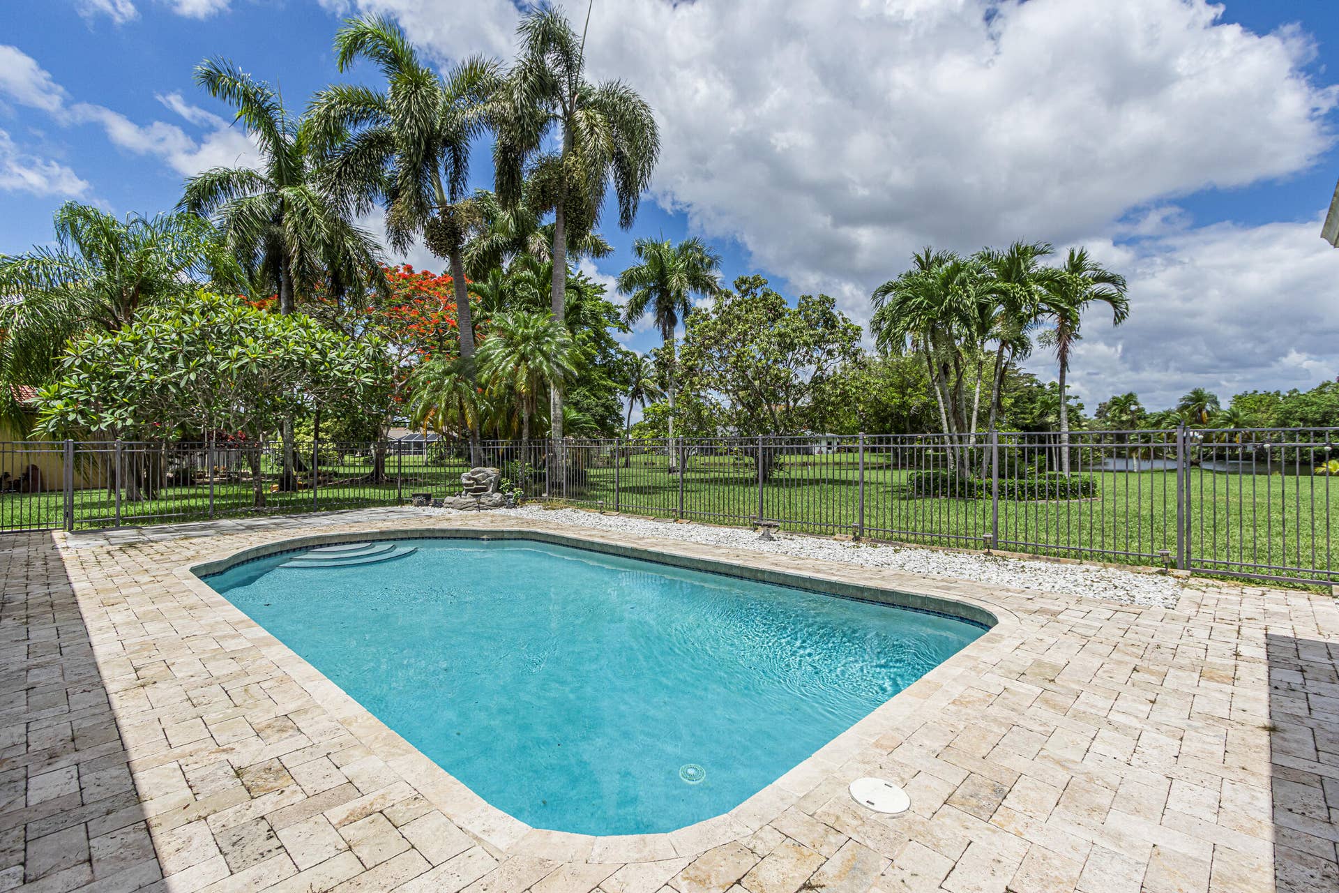 770 Ranch Road, Weston, FL 33326 Open Pool ( fenced)