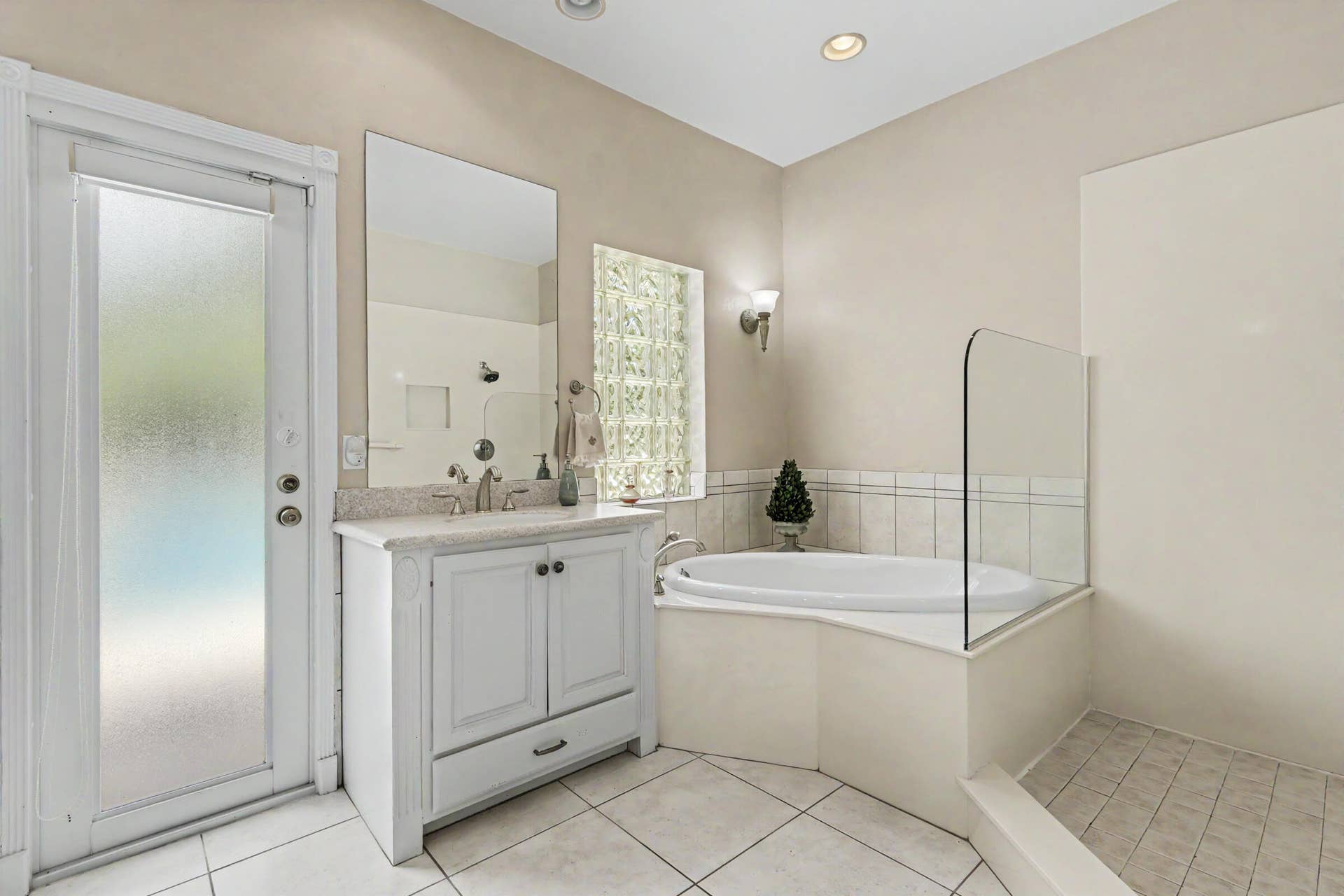770 Ranch Road, Weston, FL 33326 Master Bathroom with separate tub & shower