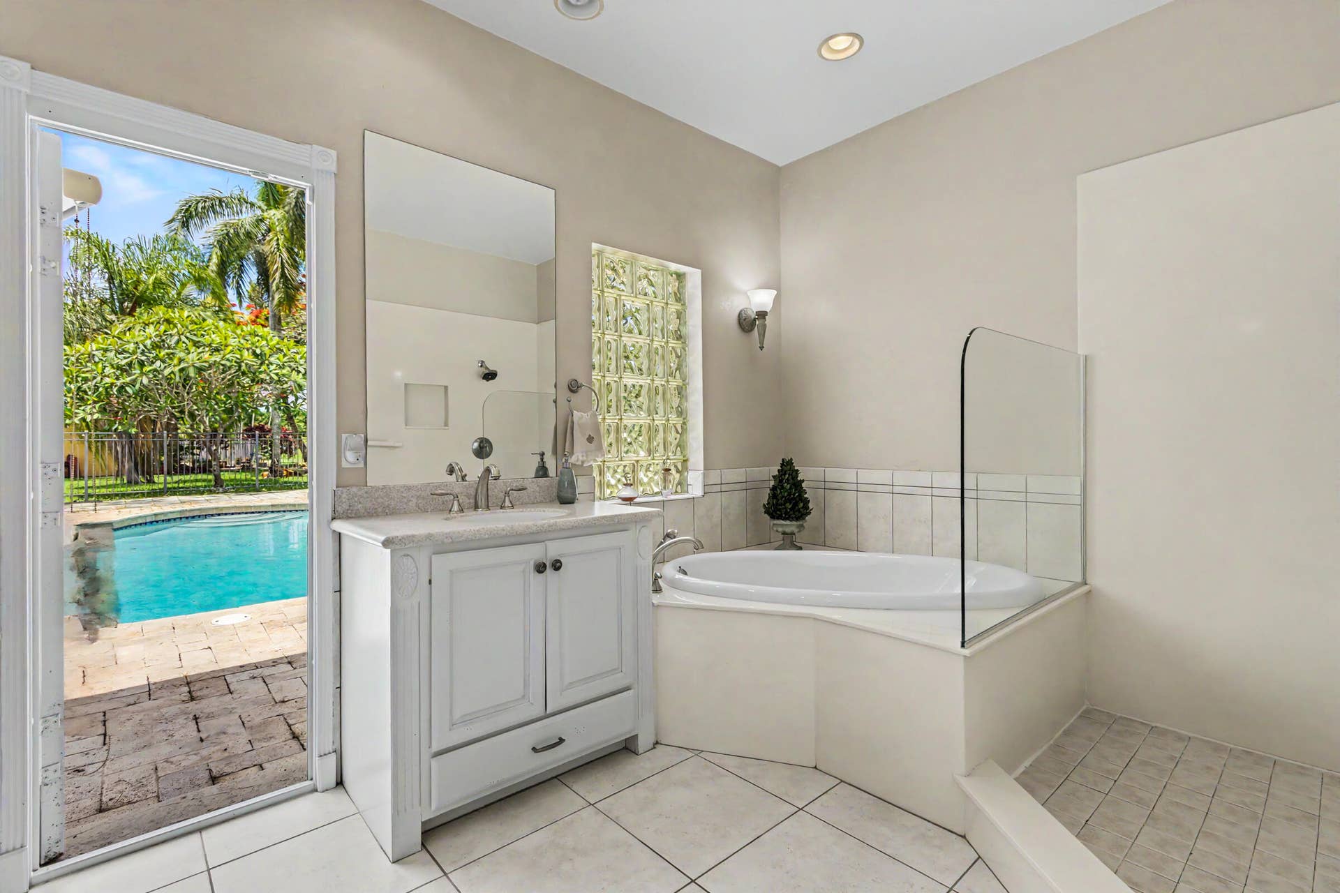 770 Ranch Road, Weston, FL 33326 Access to open pool area