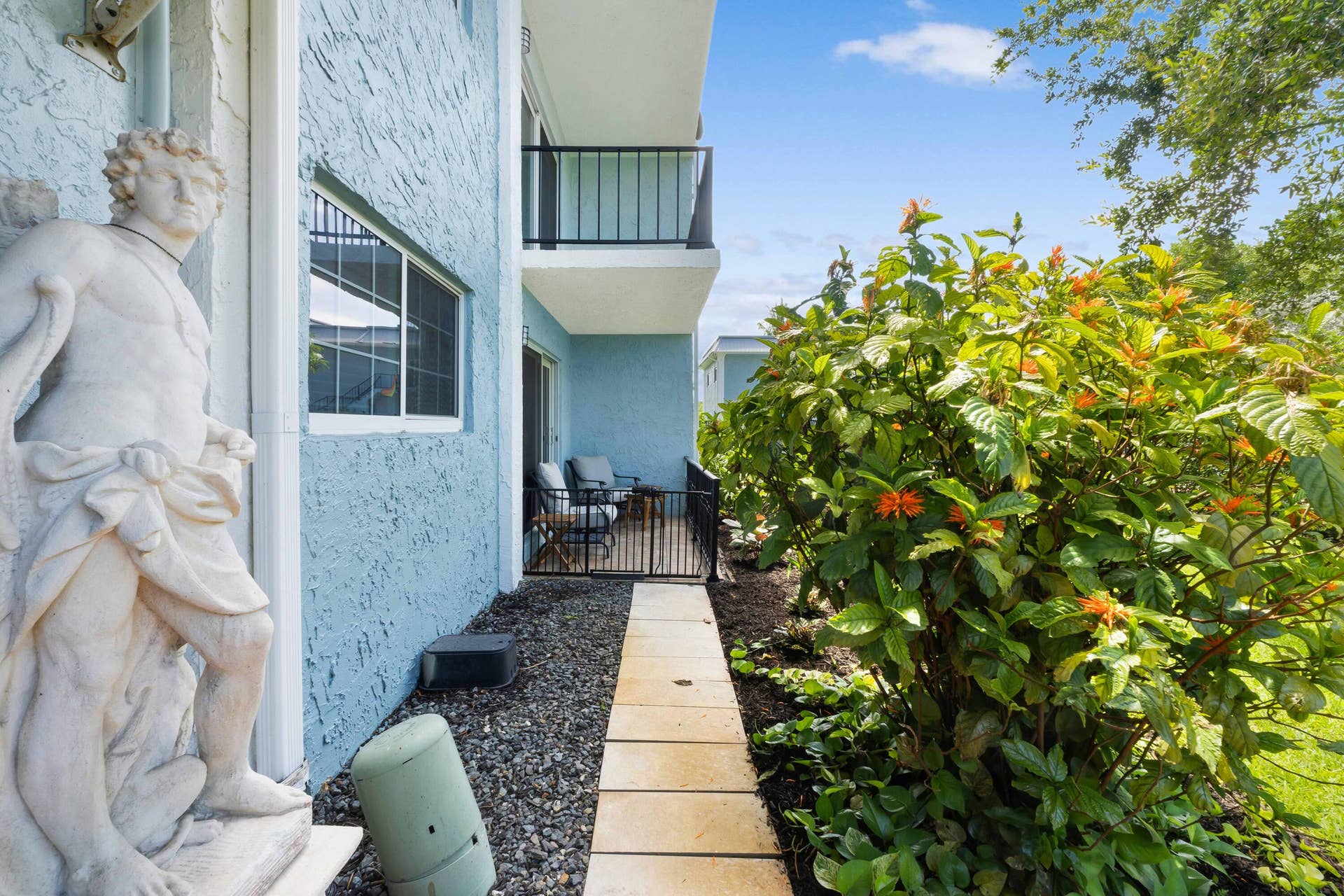 3004_NE_5th_Terrace_112C-1