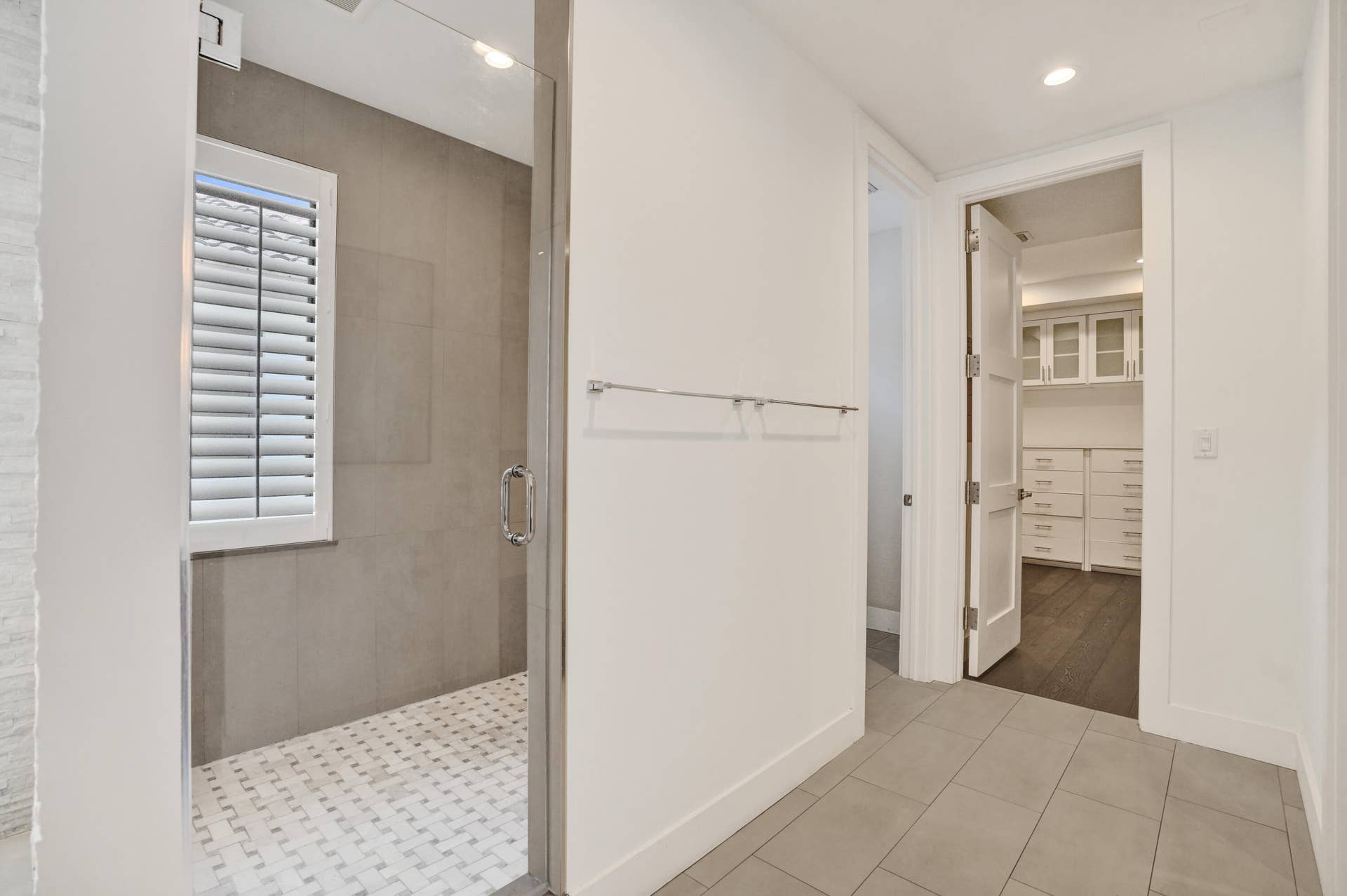 918 SE 8th Street, Fort Lauderdale, FL 33316 Primary suite shower.