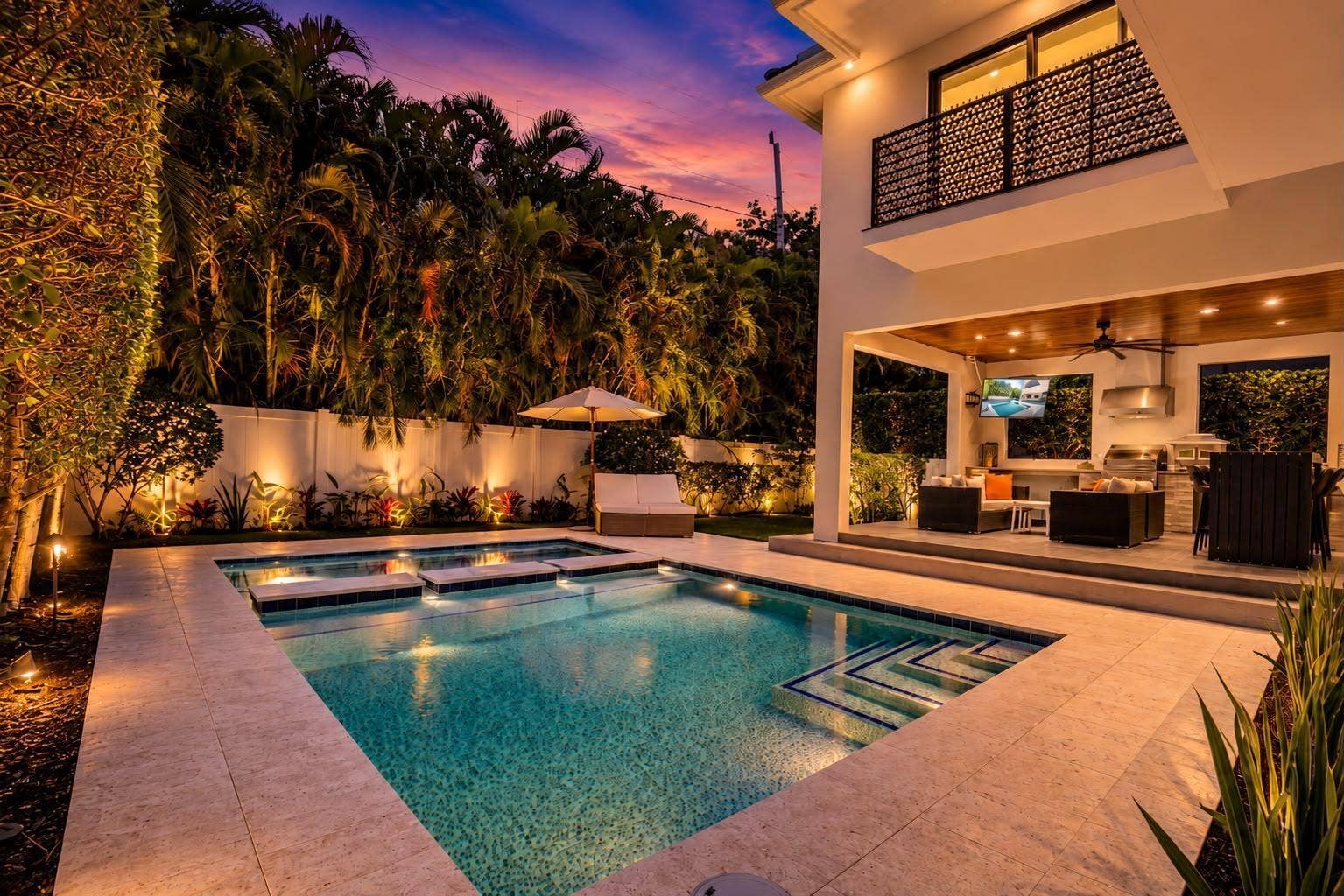 918 SE 8th Street, Fort Lauderdale, FL 33316 918 pool dusk