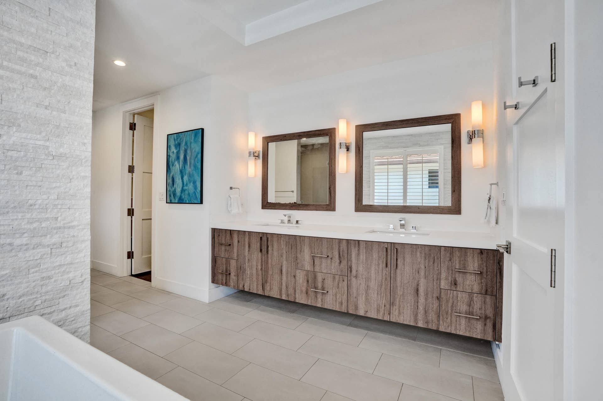918 SE 8th Street, Fort Lauderdale, FL 33316 Primary suite dual sink vanity.