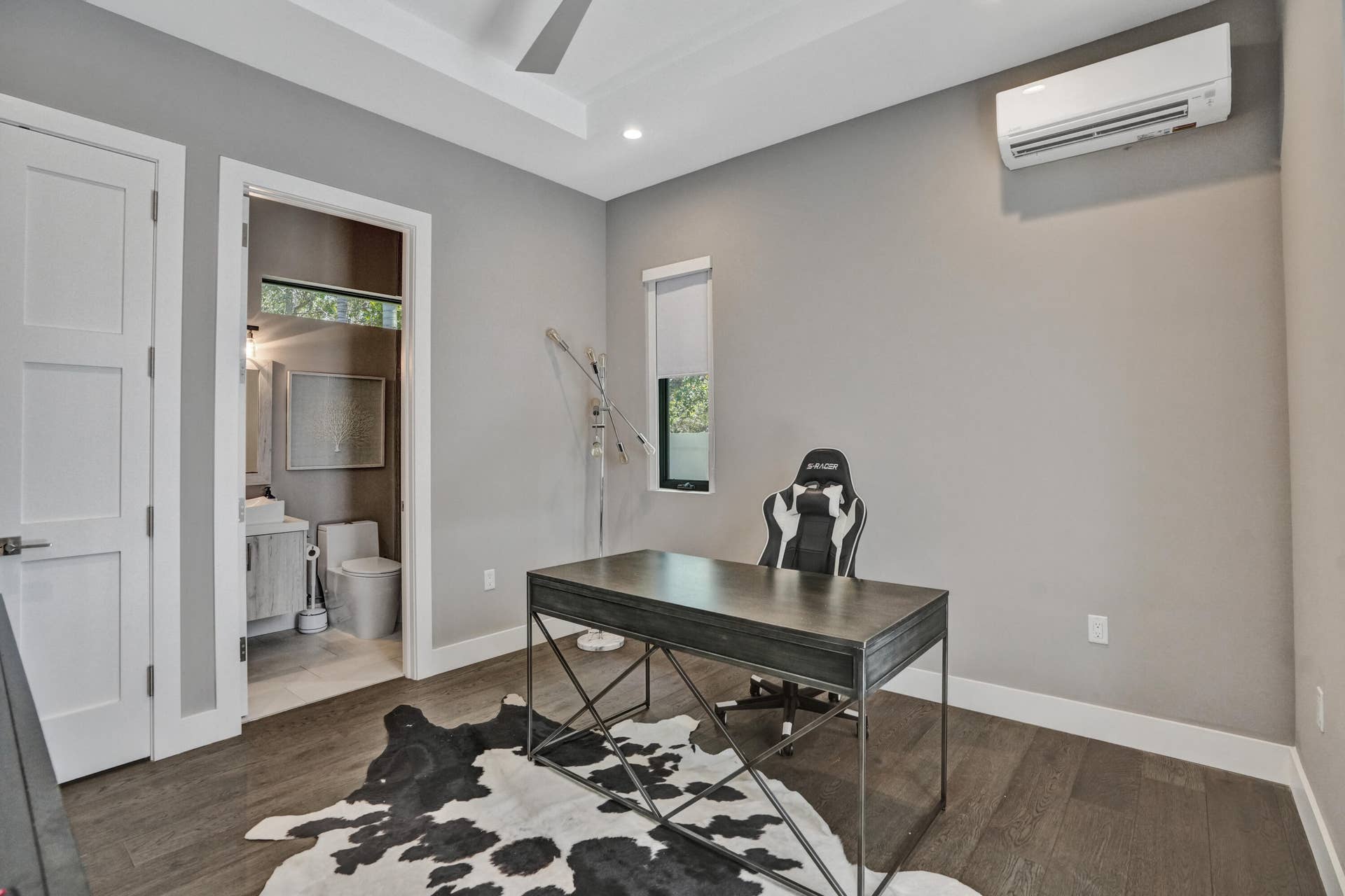 918 SE 8th Street, Fort Lauderdale, FL 33316 Detached guest suite set up as office.