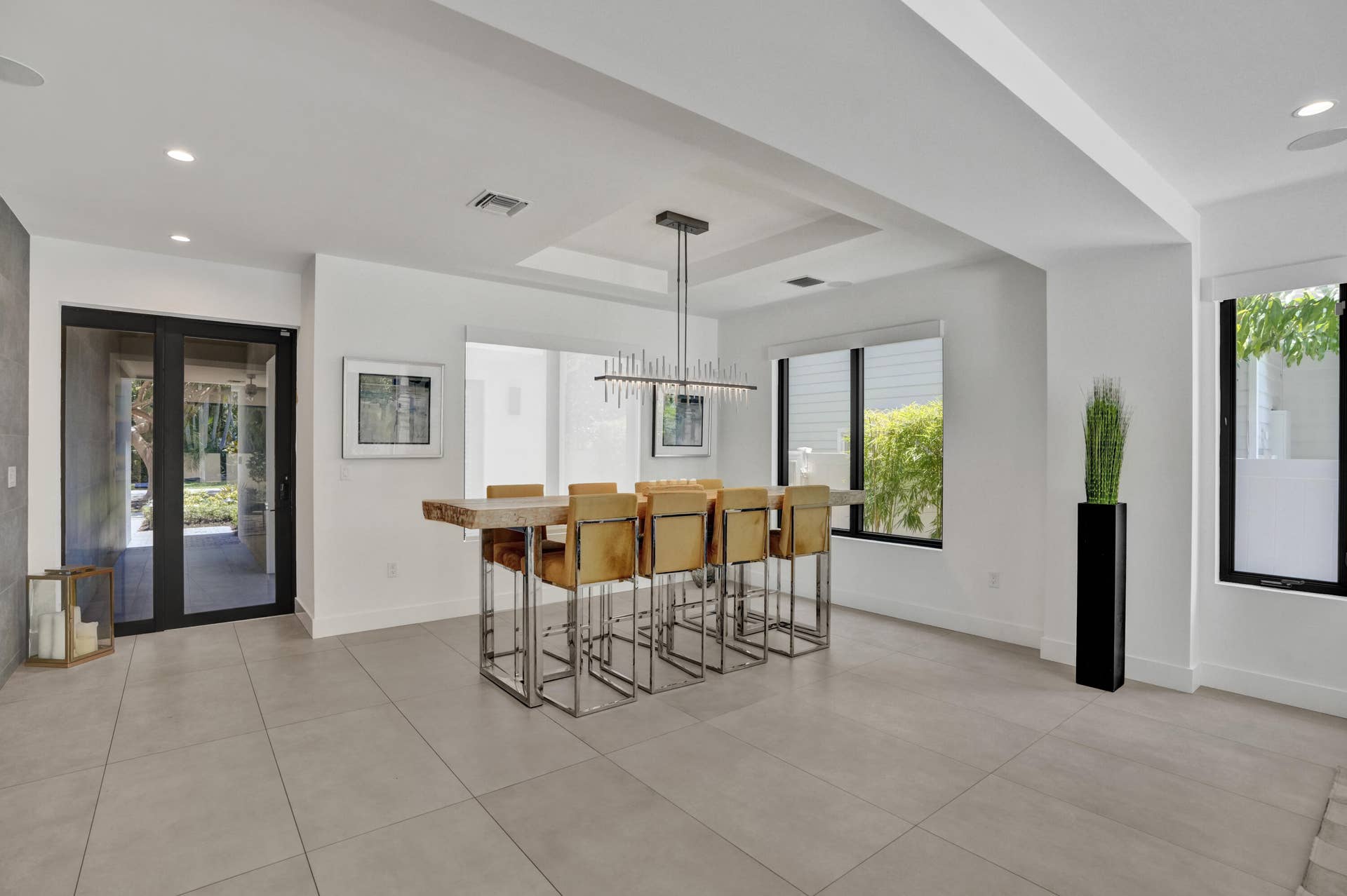 918 SE 8th Street, Fort Lauderdale, FL 33316 Dining area.