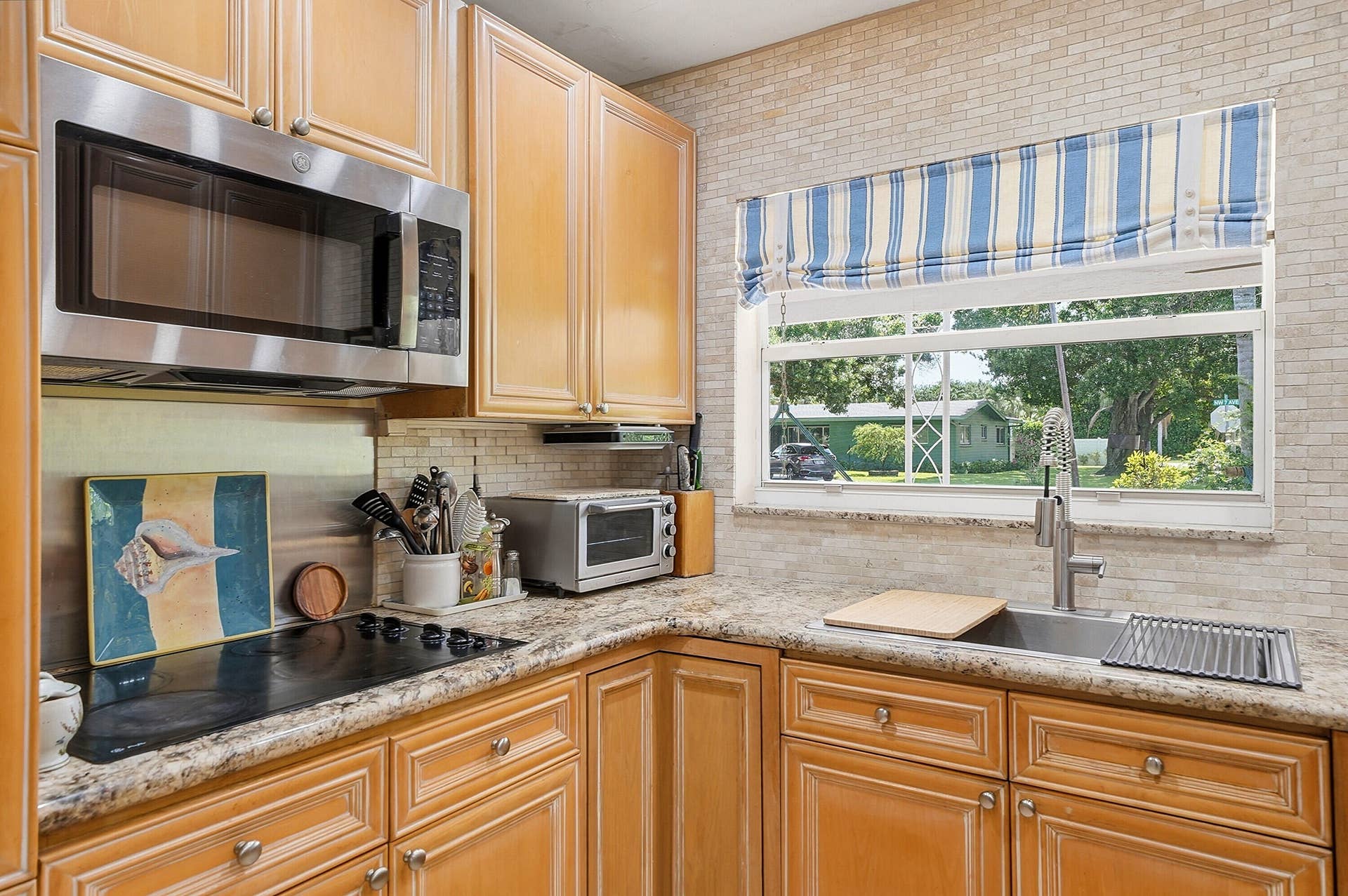 2417 NW 7th Avenue, Wilton Manors, FL 33311 17_kitchen