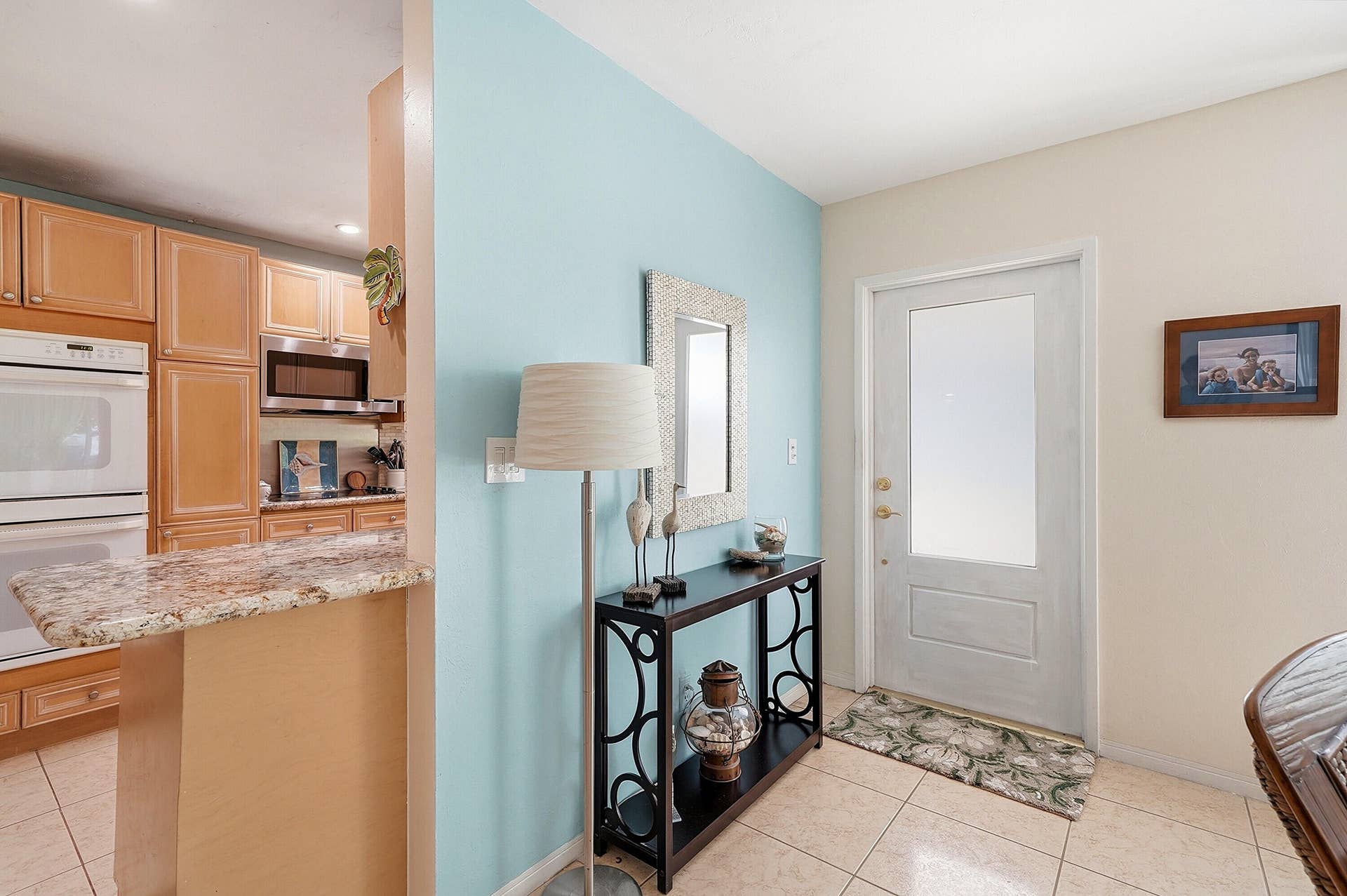 2417 NW 7th Avenue, Wilton Manors, FL 33311 08_foyer