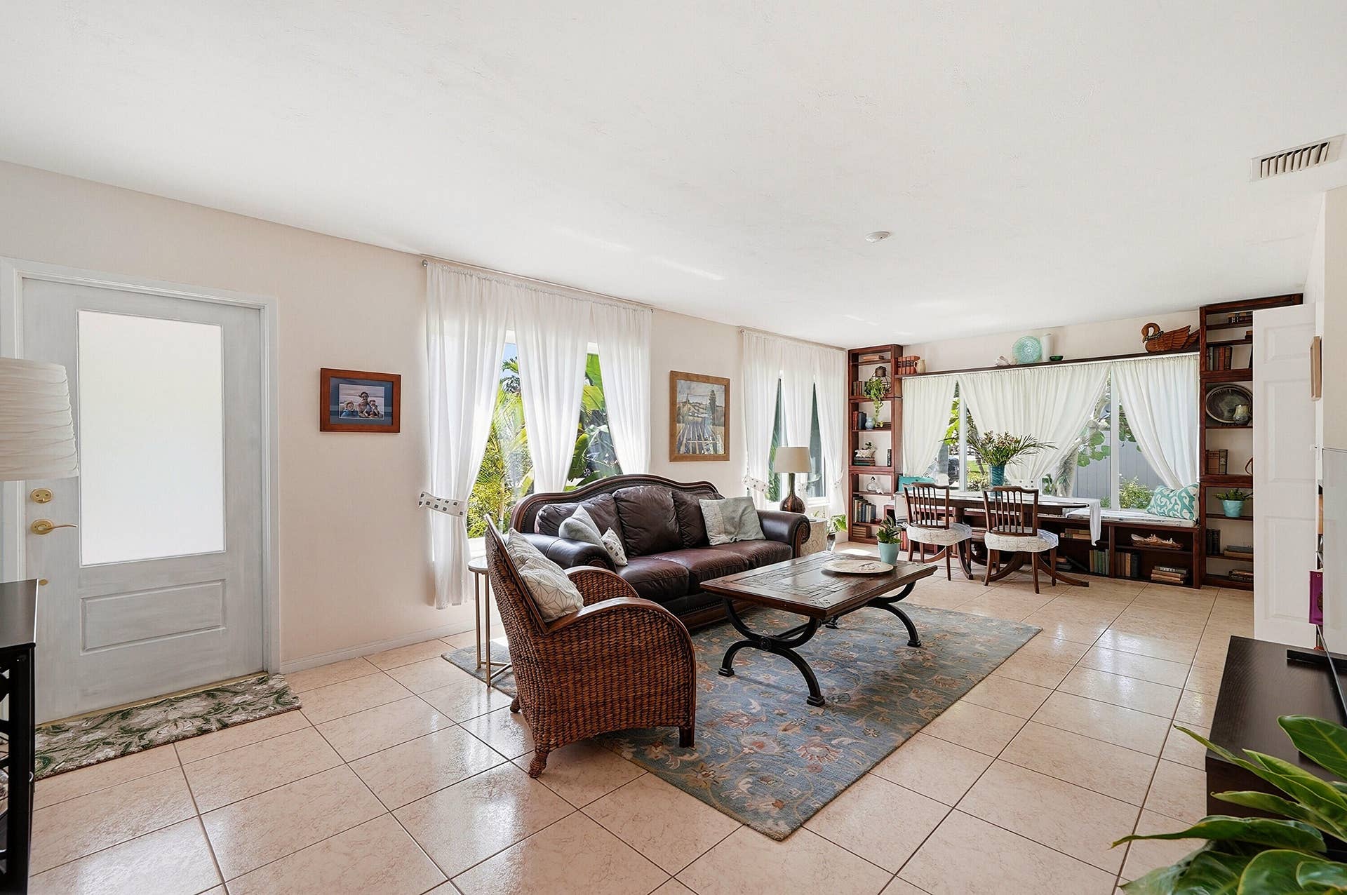 2417 NW 7th Avenue, Wilton Manors, FL 33311 11_living room