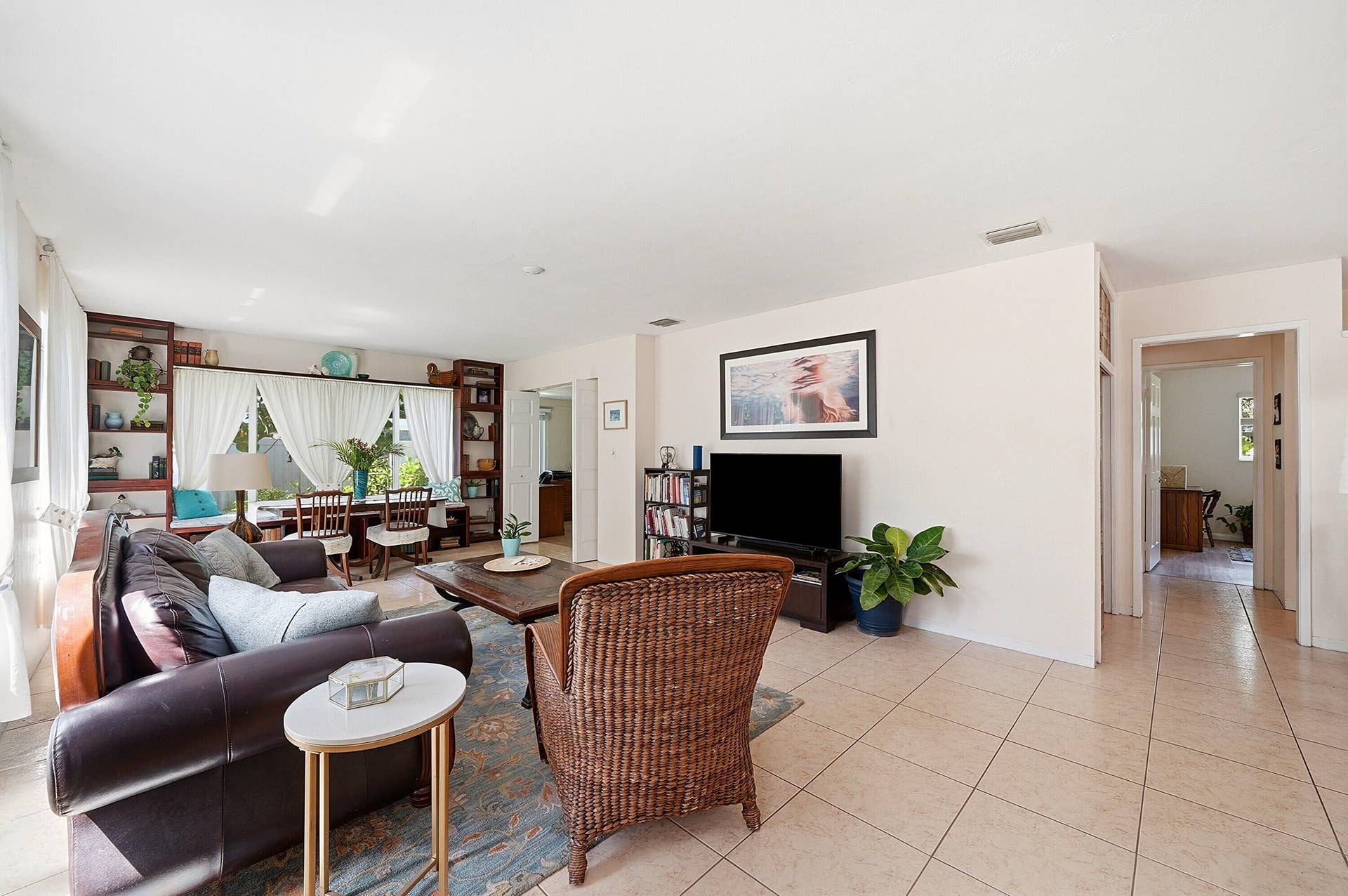 2417 NW 7th Avenue, Wilton Manors, FL 33311 06_living room