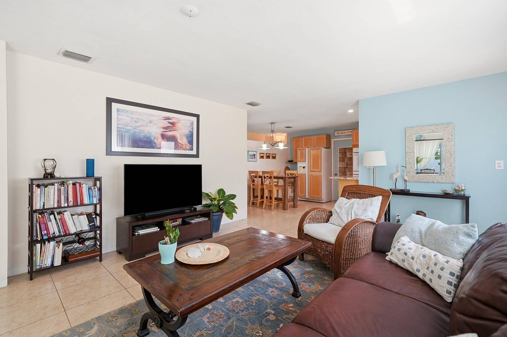 2417 NW 7th Avenue, Wilton Manors, FL 33311 10_living room
