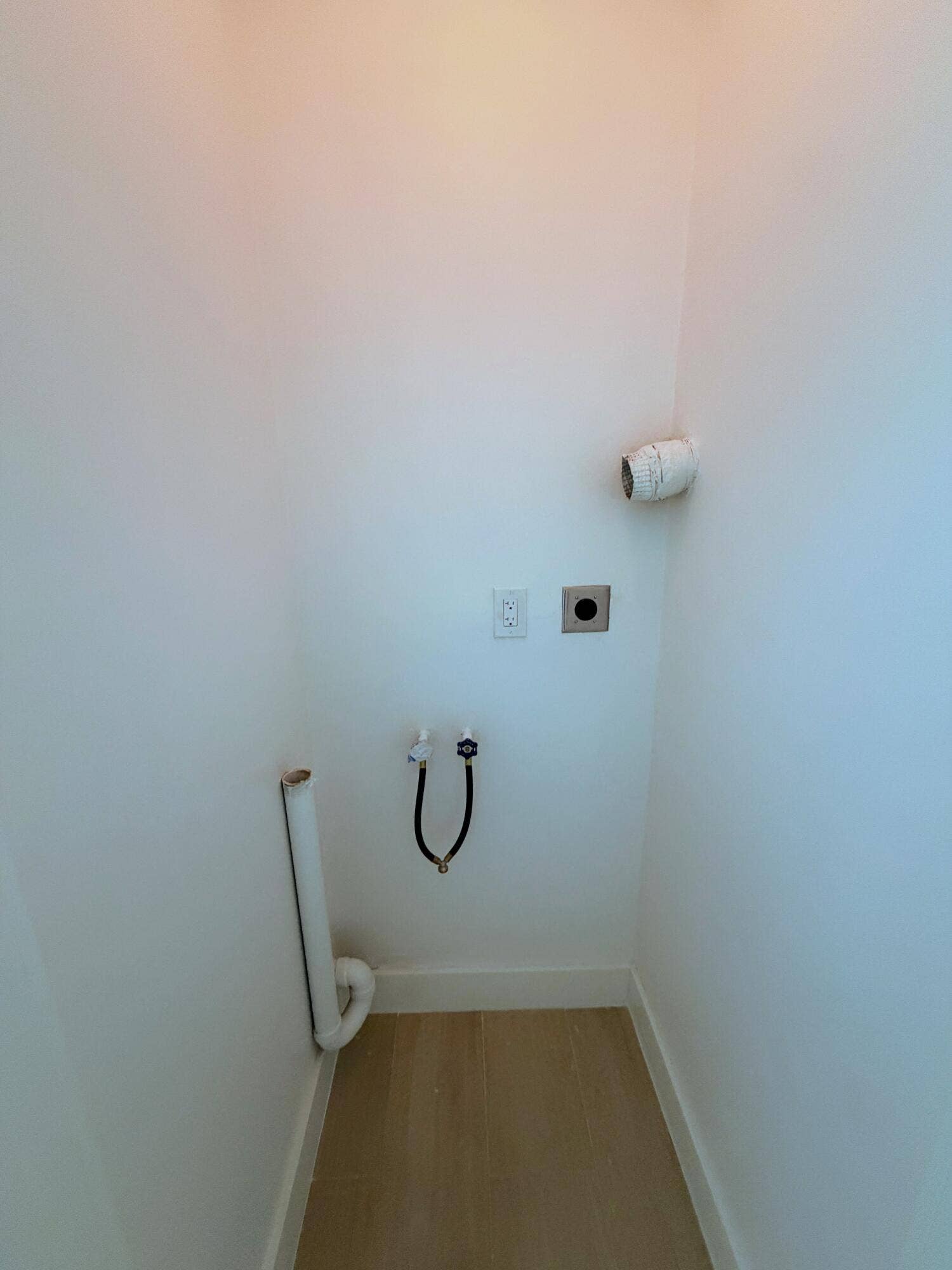 575 NE 7th Avenue, #4b, Fort Lauderdale, FL 33301 UTILITY CLOSET
