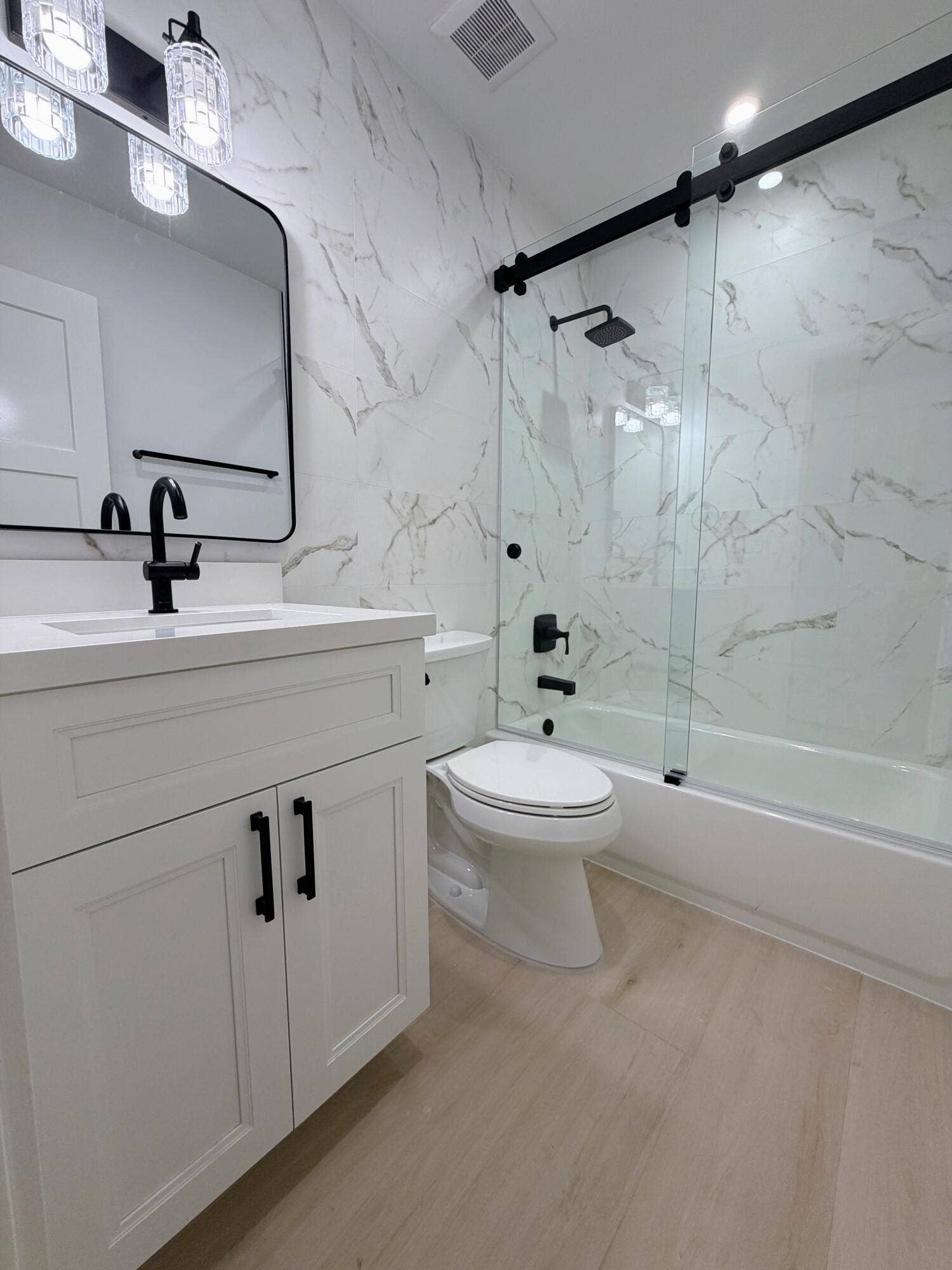 575 NE 7th Avenue, #4b, Fort Lauderdale, FL 33301 2ND BEDROOM BATHROOM