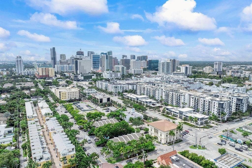575 NE 7th Avenue, #4b, Fort Lauderdale, FL 33301 575 overhead