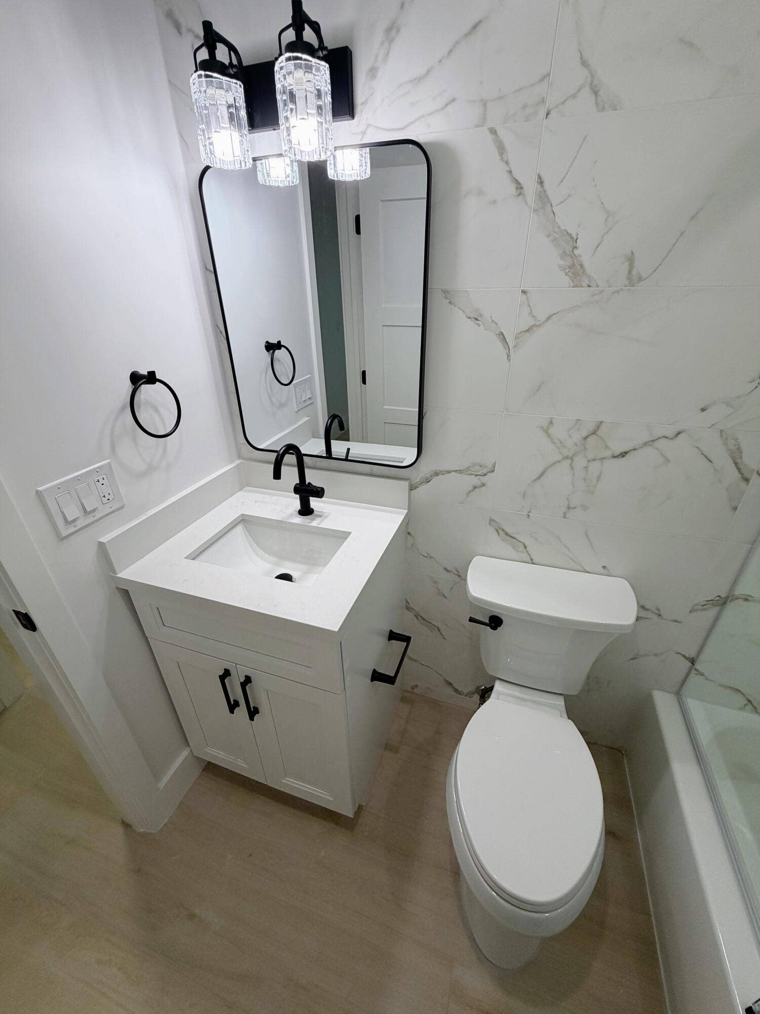 575 NE 7th Avenue, #4b, Fort Lauderdale, FL 33301 2ND BEDROOM BATHROOM