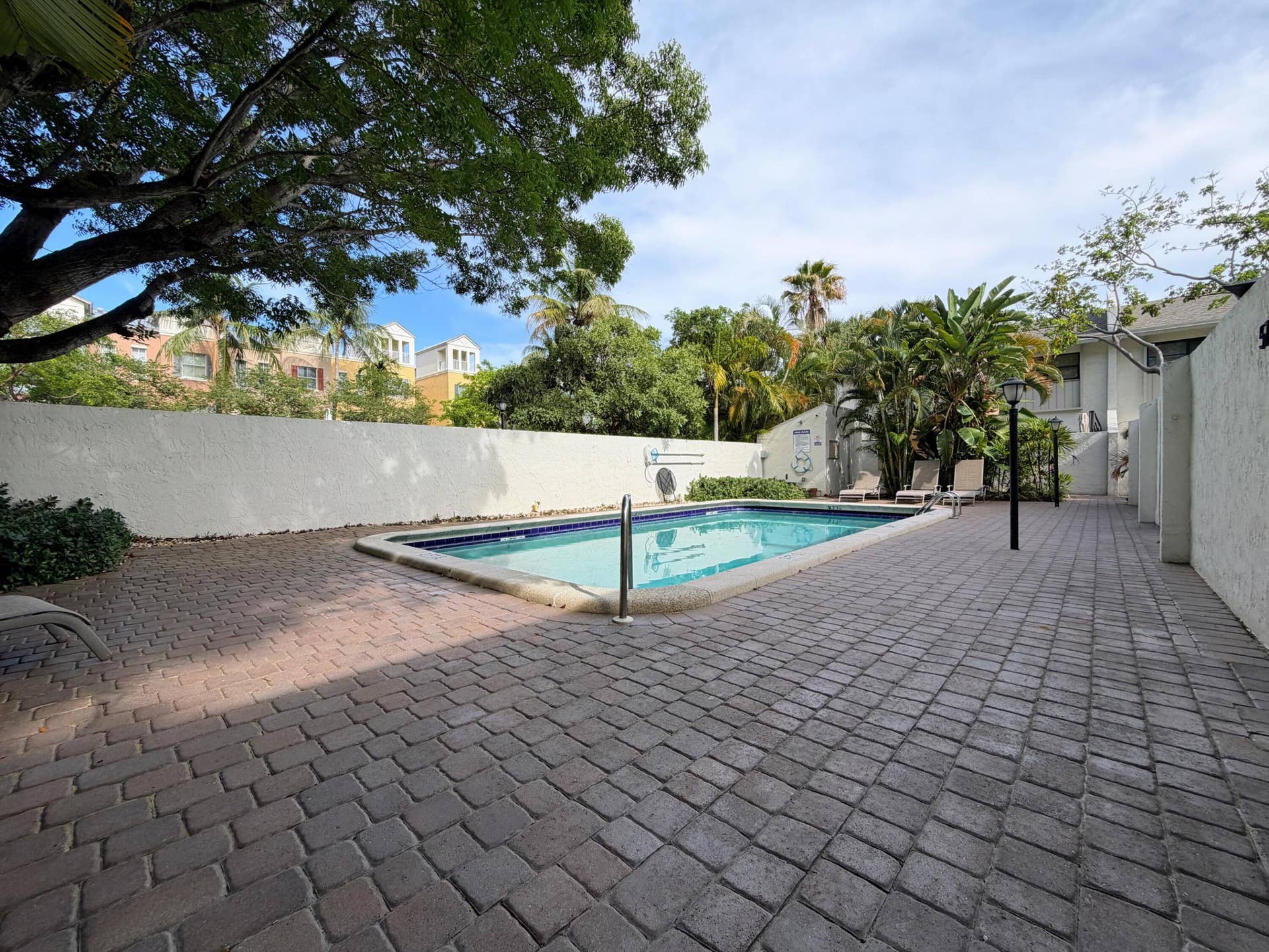 575 NE 7th Avenue, #4b, Fort Lauderdale, FL 33301 COMMUNITY POOL