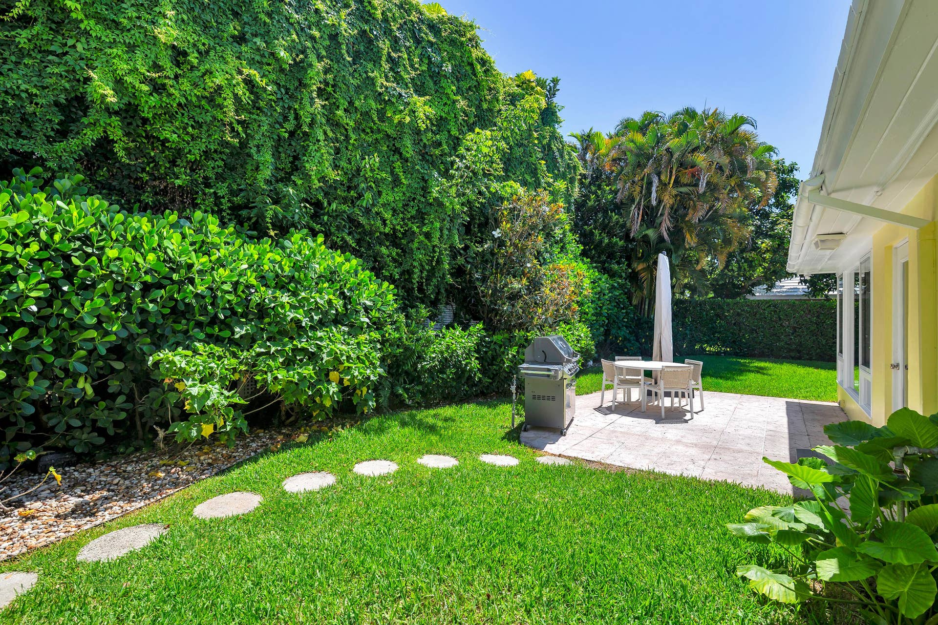 241 Via Linda, Palm Beach, Palm Beach, FL 33480 Backyard