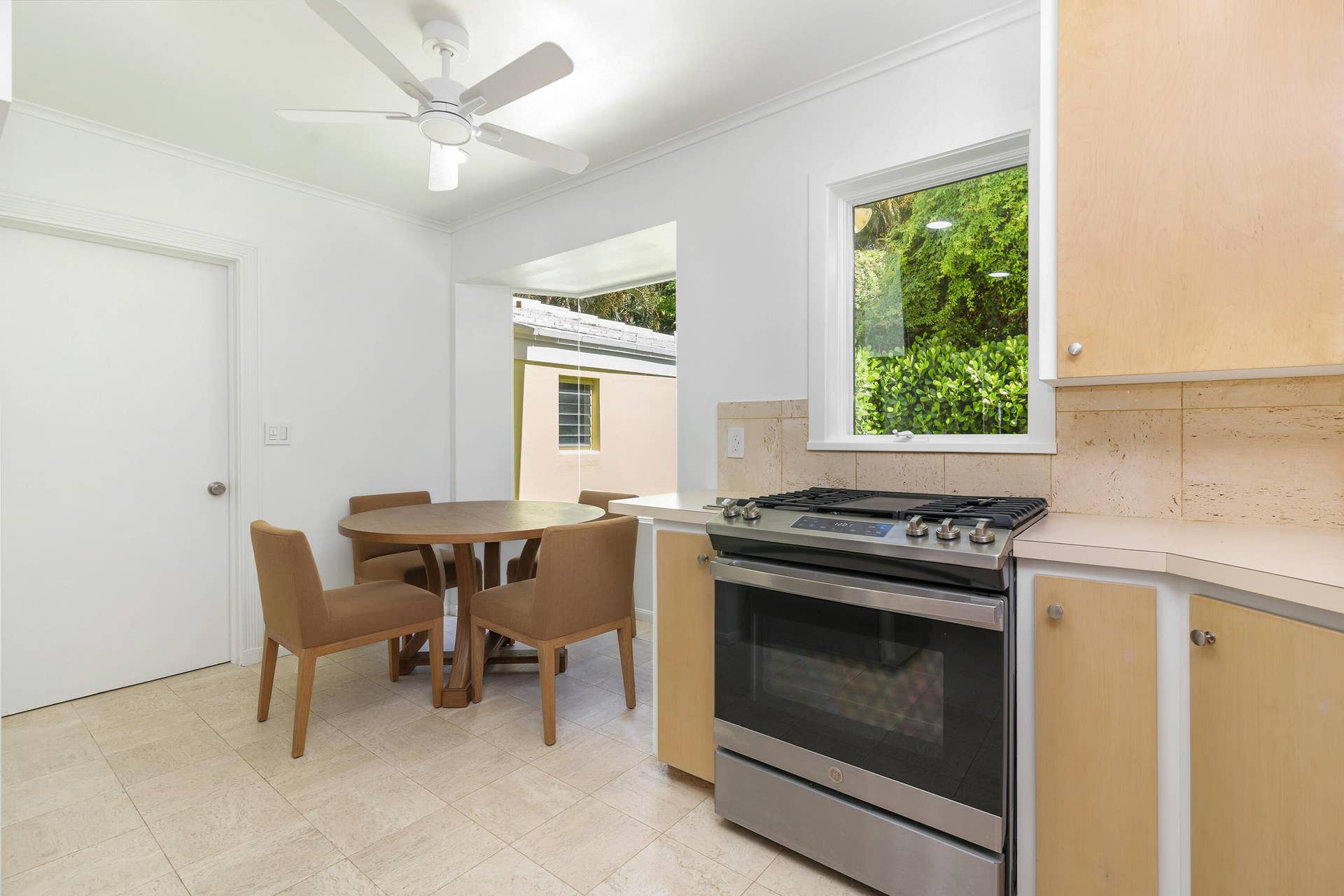 241 Via Linda, Palm Beach, Palm Beach, FL 33480 Kitchen
