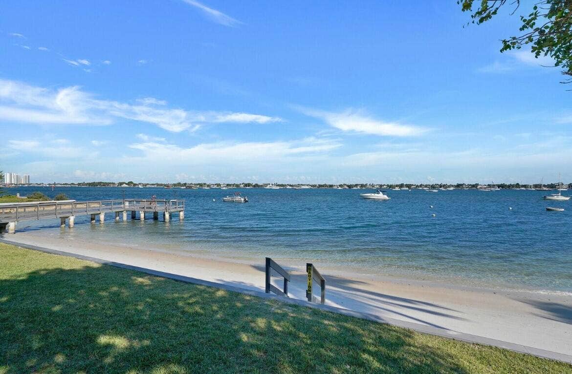 5600 N Flagler Drive, #Unit 1608, West Palm Beach, FL 33407 Beach view