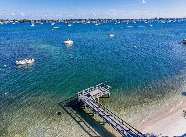 5600 N Flagler Drive, #Unit 1608, West Palm Beach, FL 33407 DAY:Dock. Fishing Boat loading uploading
