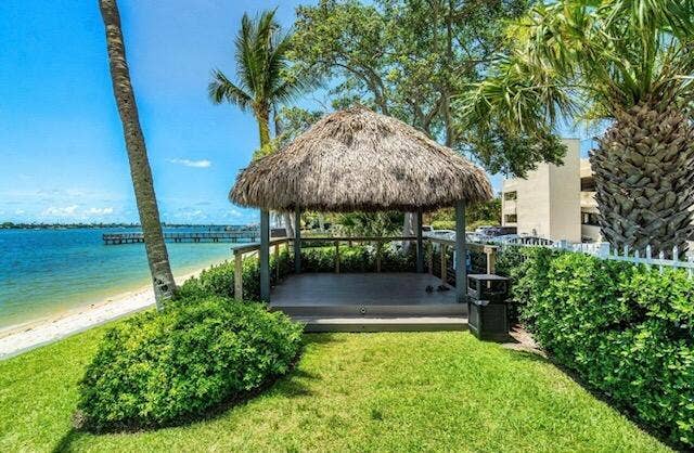 5600 N Flagler Drive, #Unit 1608, West Palm Beach, FL 33407 Tiki Hut
