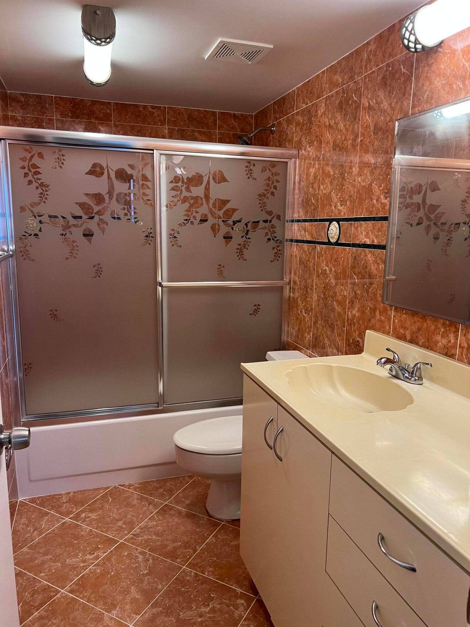 5600 N Flagler Drive, #Unit 1608, West Palm Beach, FL 33407 primary bath