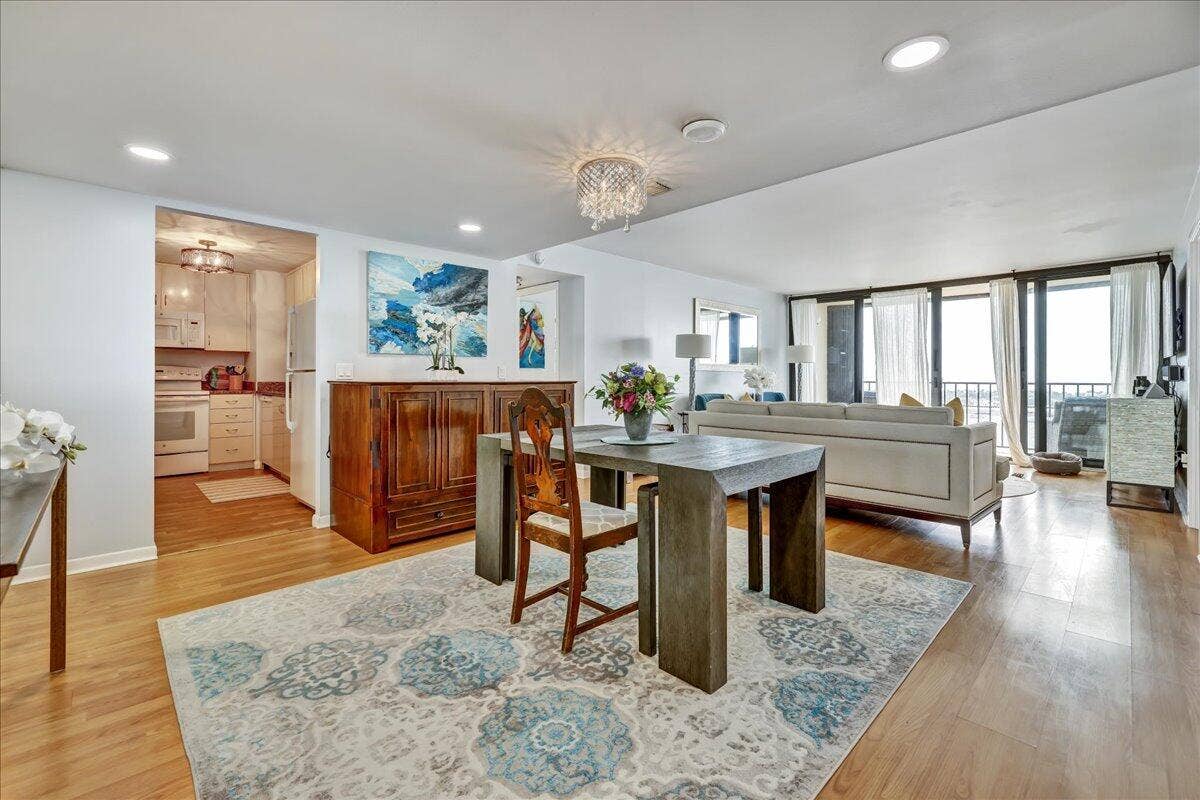 5600 N Flagler Drive, #Unit 1608, West Palm Beach, FL 33407 1608 dining