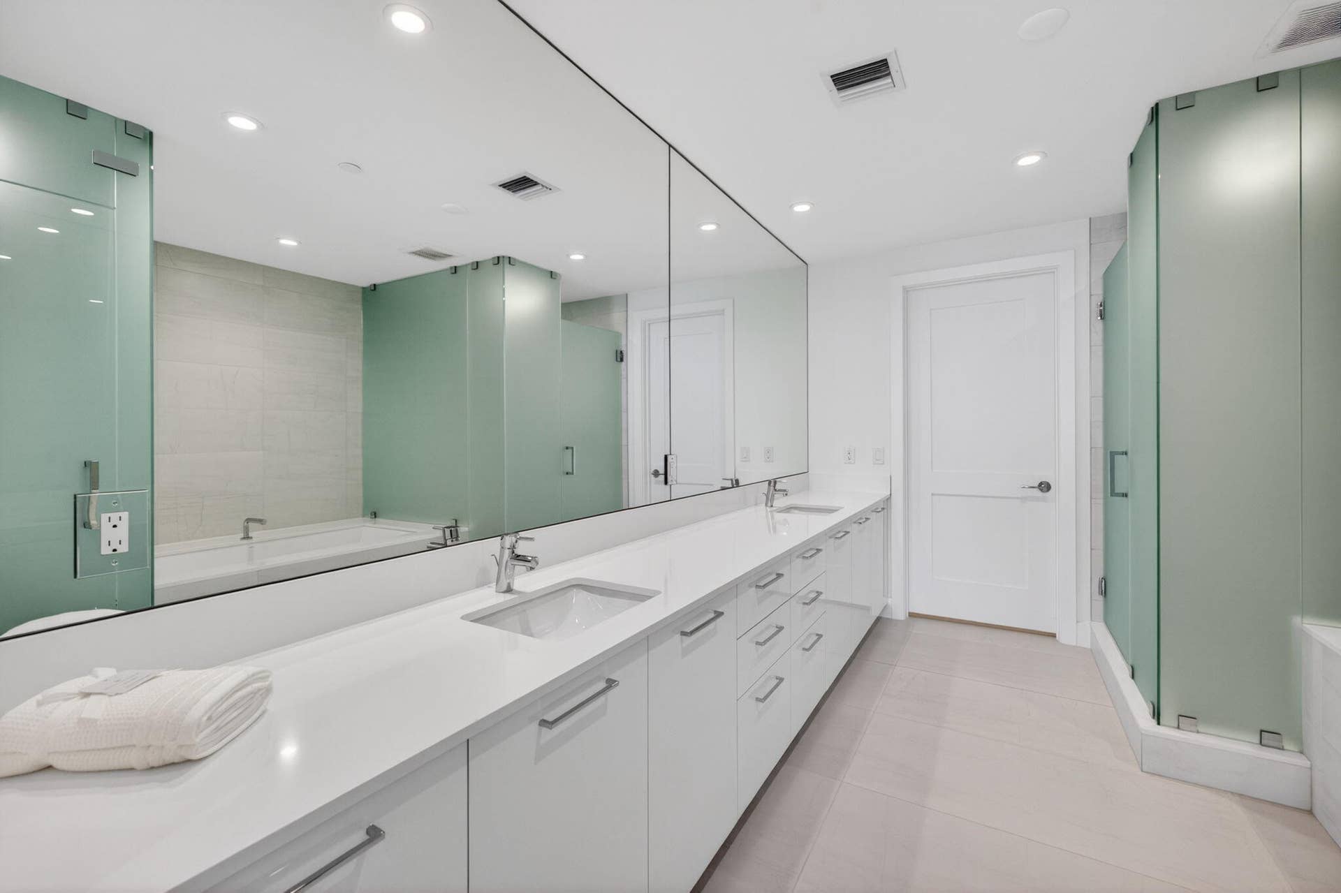 153 N Seabreeze Boulevard, #901-s, Fort Lauderdale, Fort Lauderdale, FL 33304 46-web-or-mls-699A1807
