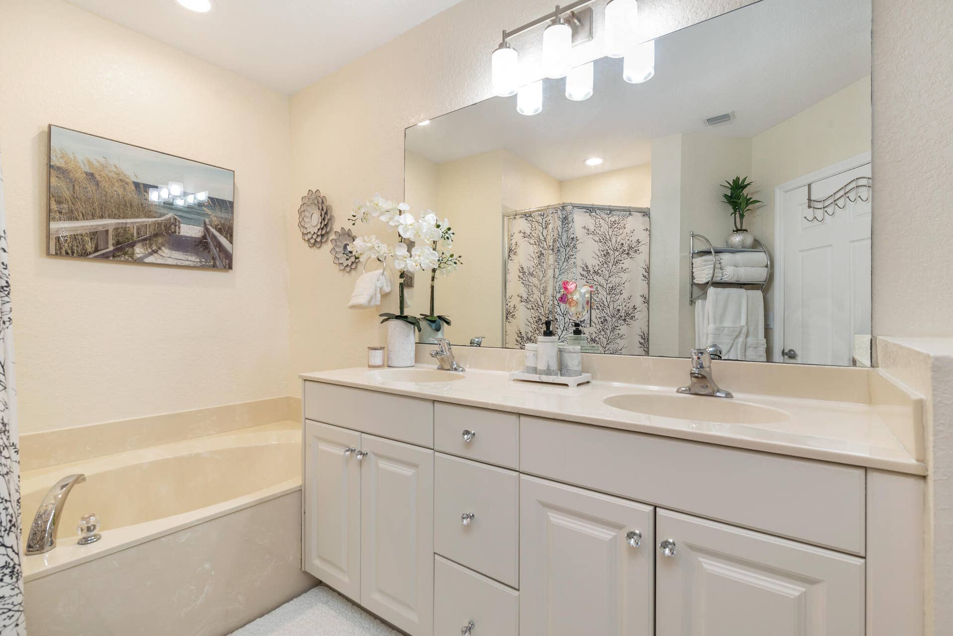 3725 Oleander Terrace, Riviera Beach, FL 33404 PrimaryBath2