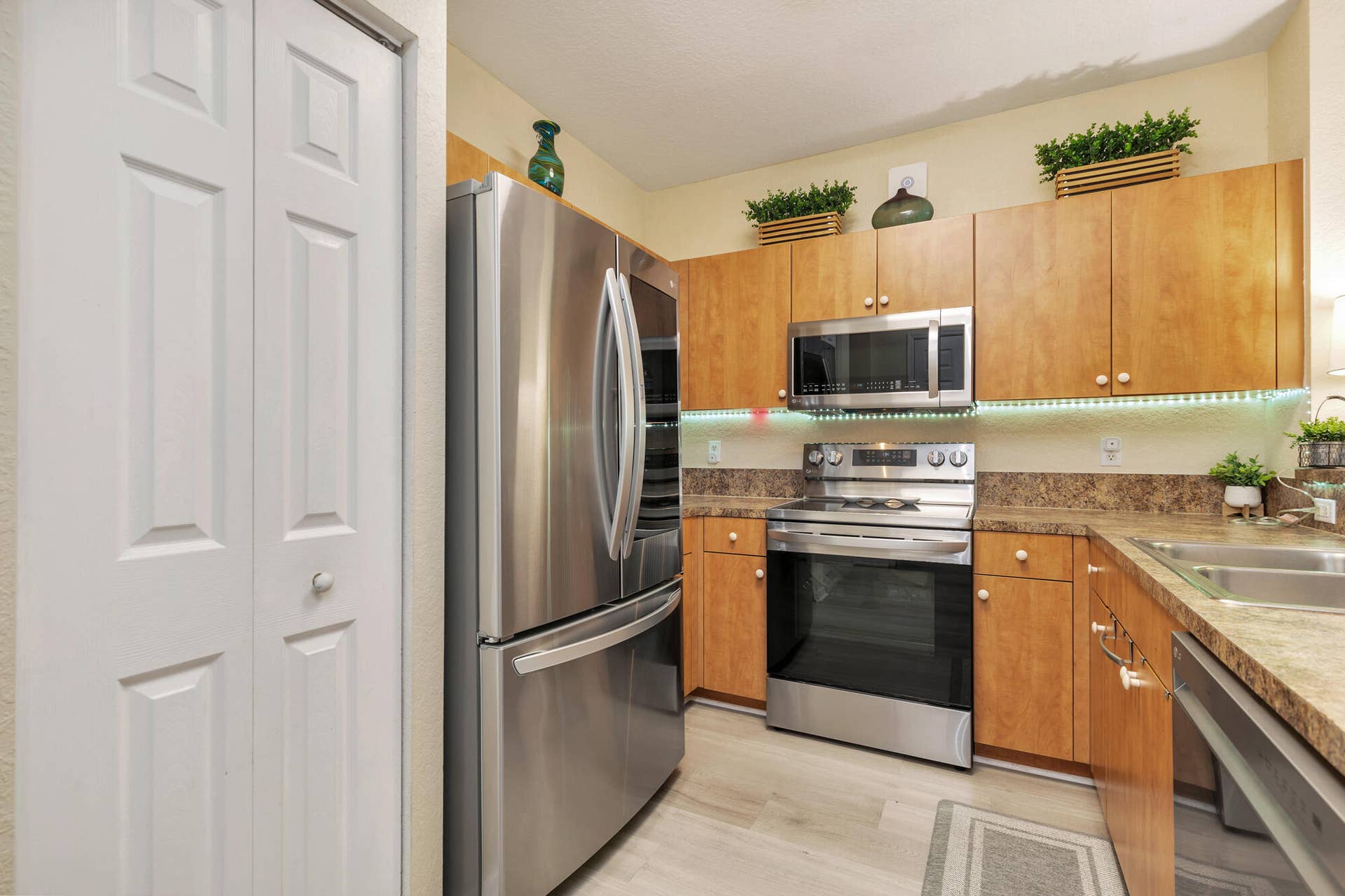 3725 Oleander Terrace, Riviera Beach, FL 33404 Kitchen