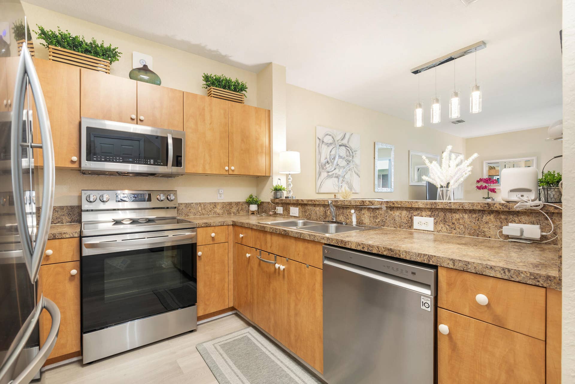 3725 Oleander Terrace, Riviera Beach, FL 33404 Kitchen