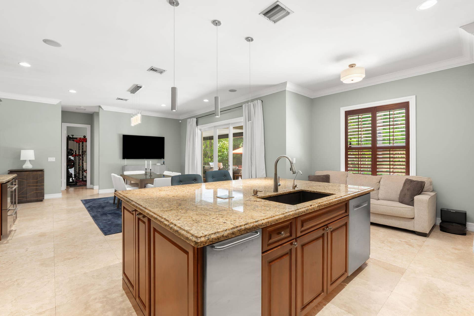 633 NE 20th Street, Wilton Manors, FL 33305 25-web-or-mls-633 NE 20th St, Wilton Man
