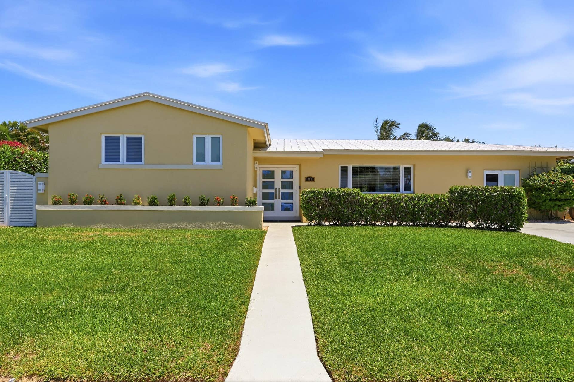 504 Bay Road, North Palm Beach, FL 33408 Front