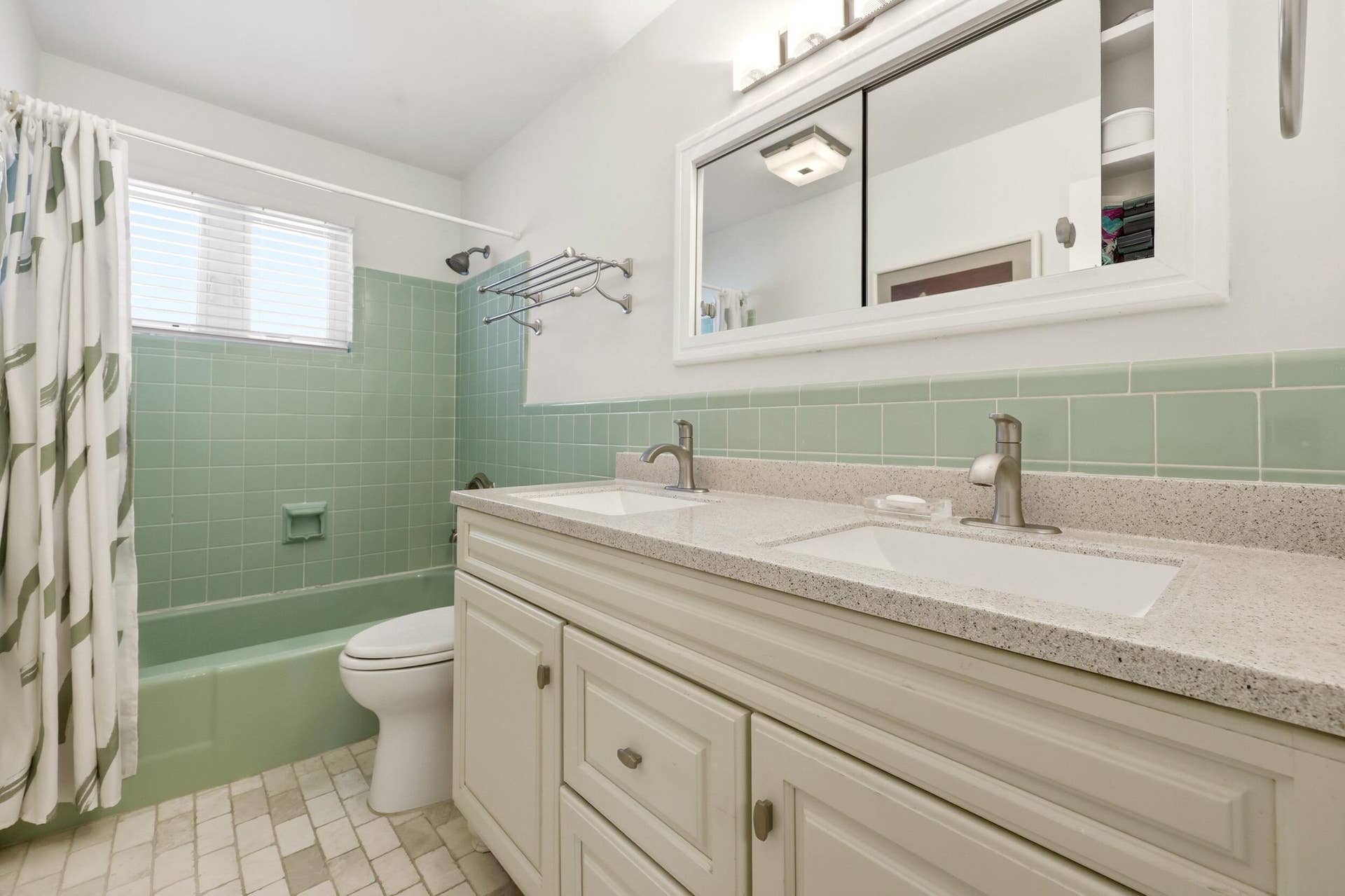 504 Bay Road, North Palm Beach, FL 33408 Bath 2