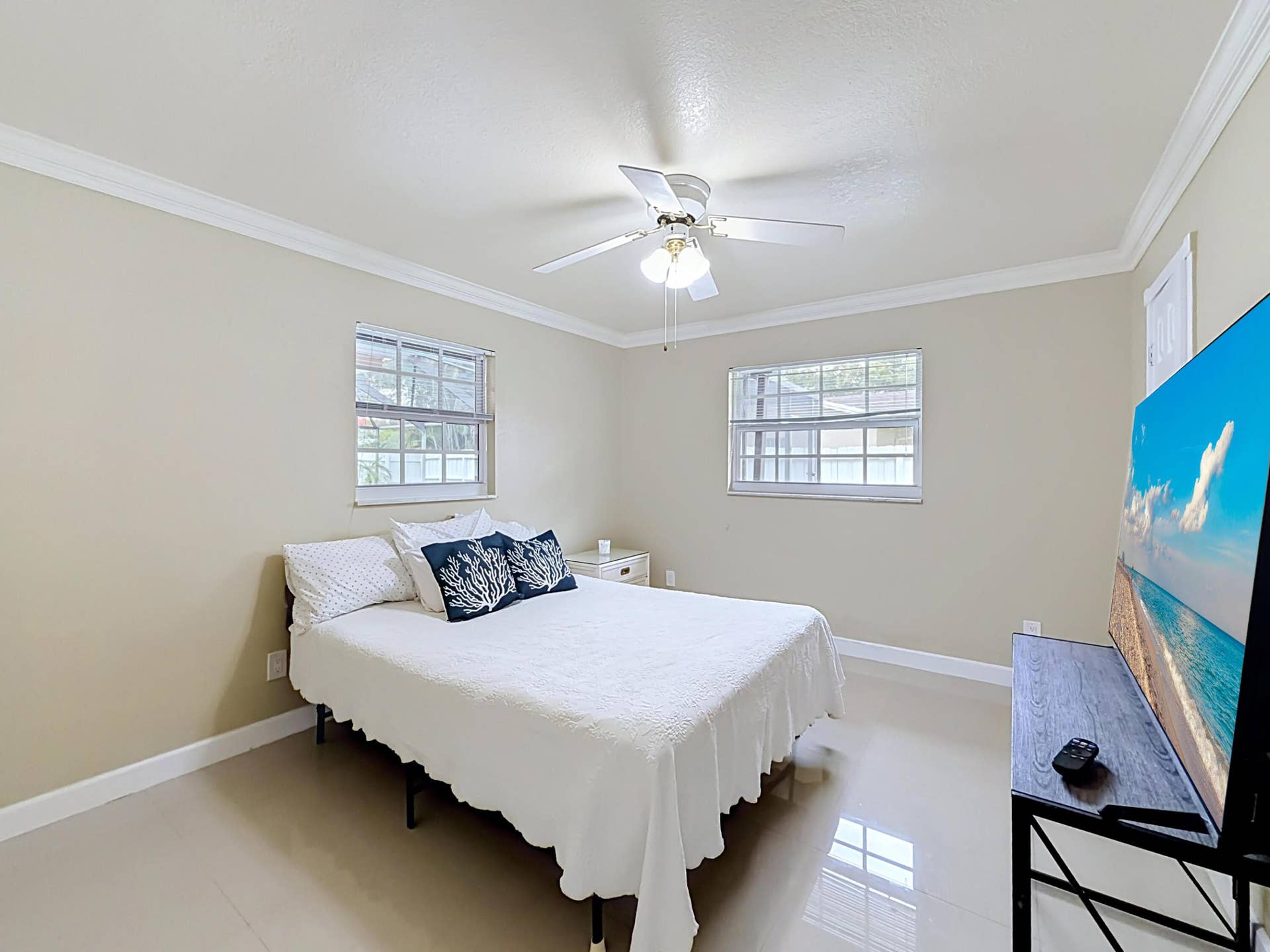 851 E Plantation Circle, Plantation, FL 33324 5th bedroom, 2 windows facing pool and backyard