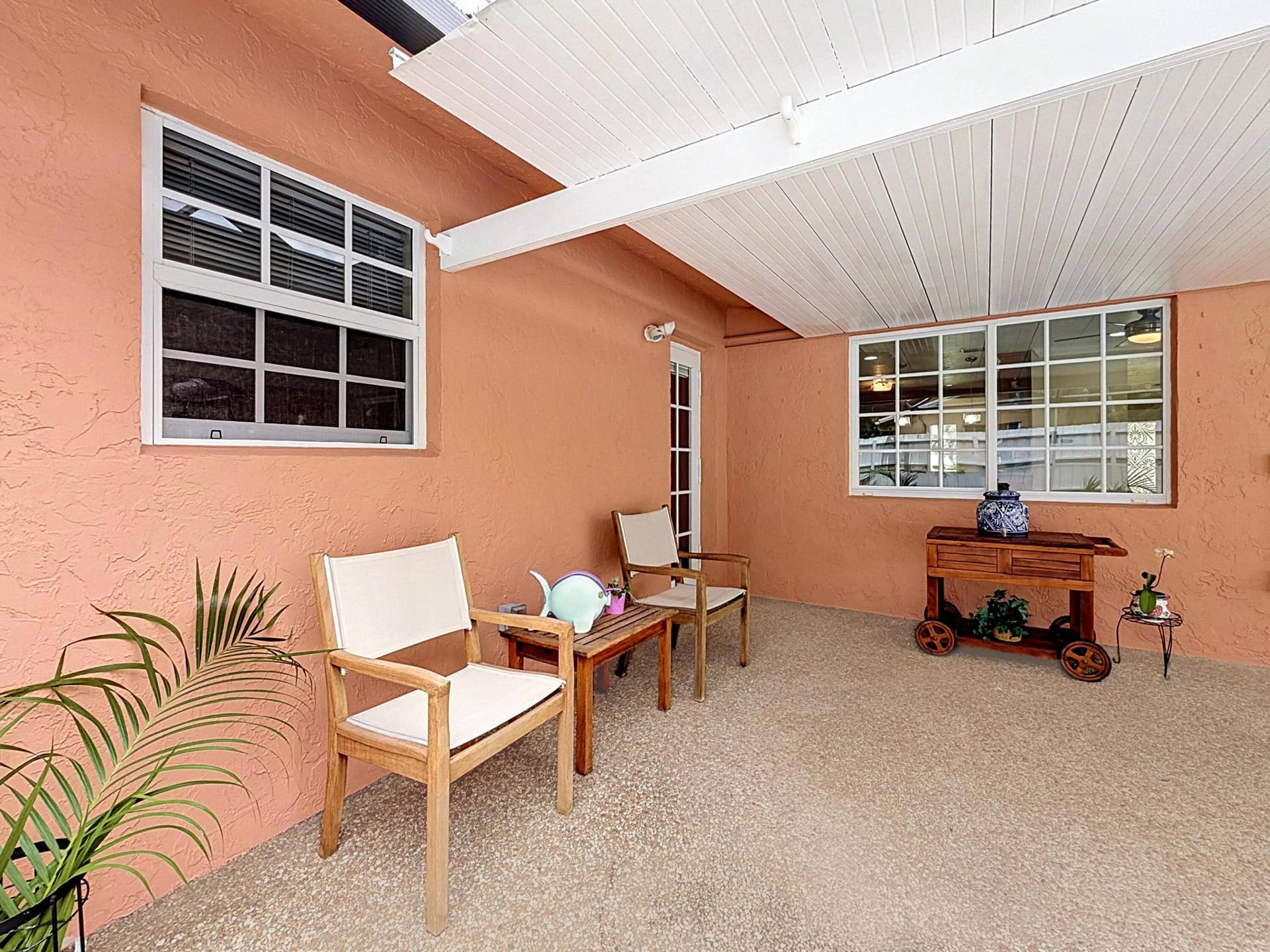 851 E Plantation Circle, Plantation, FL 33324 Seated area
