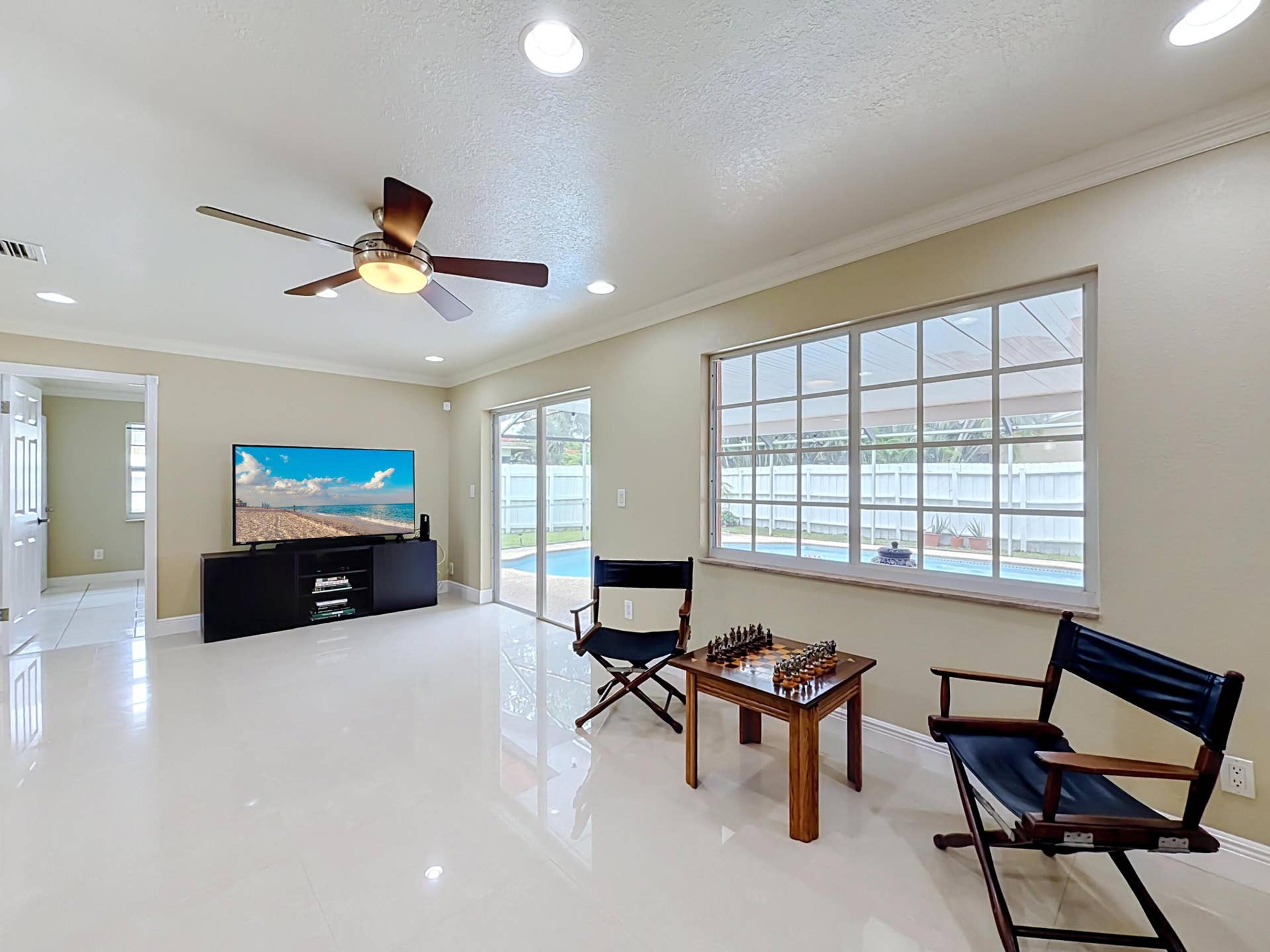 851 E Plantation Circle, Plantation, FL 33324 Living room or flex space with lots of natural light