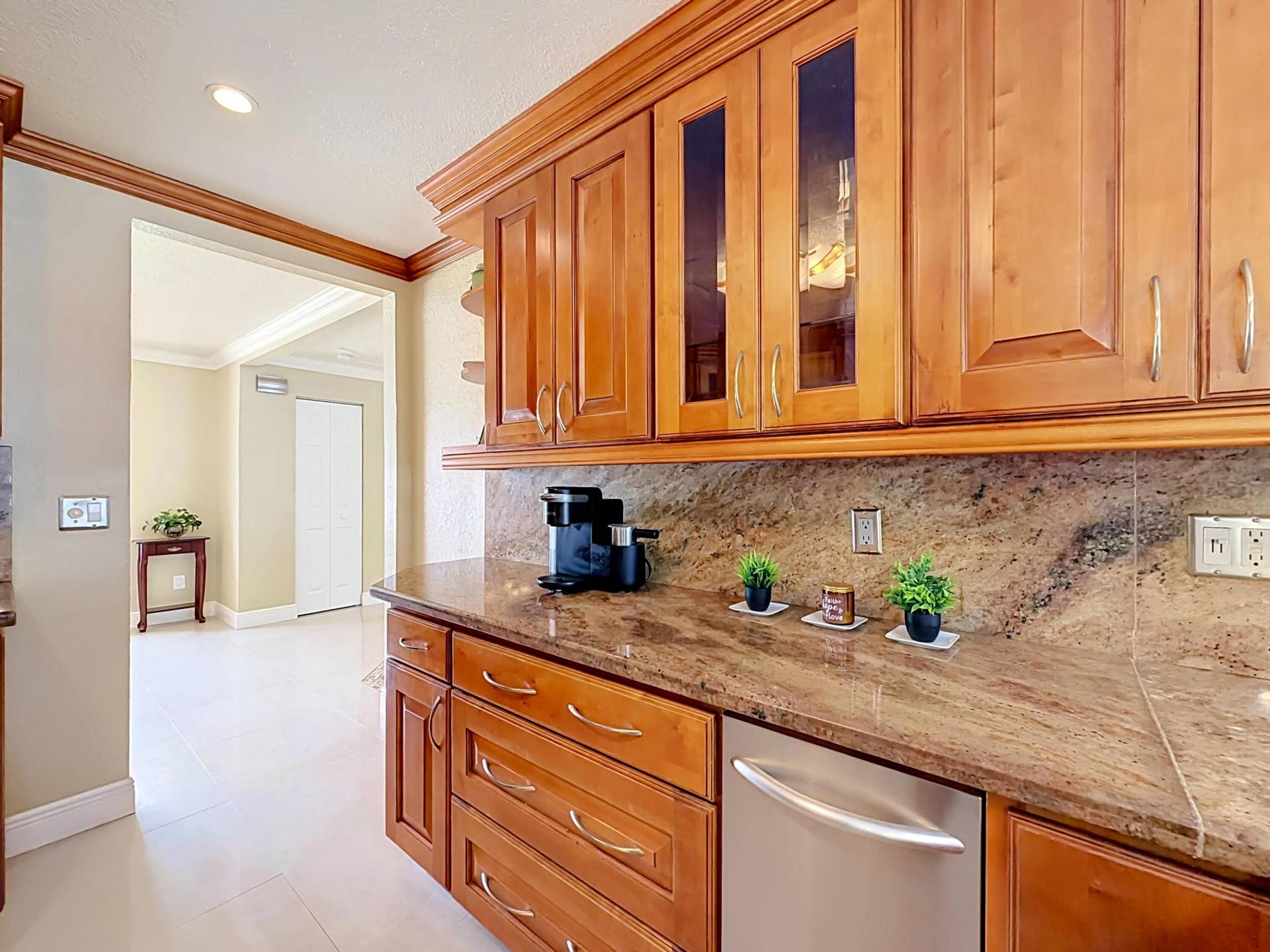 851 E Plantation Circle, Plantation, FL 33324 Chefs kitchen with entrance to formal dining