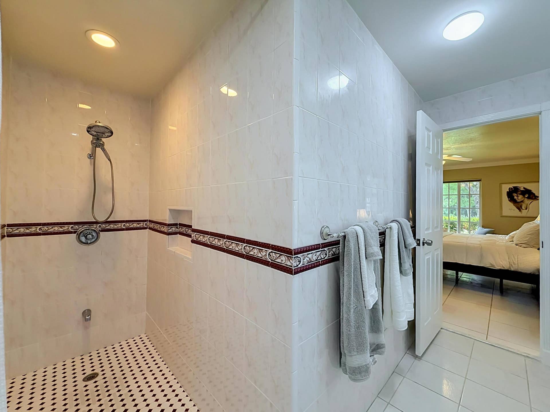 851 E Plantation Circle, Plantation, FL 33324 Primary bath facing Bedroom