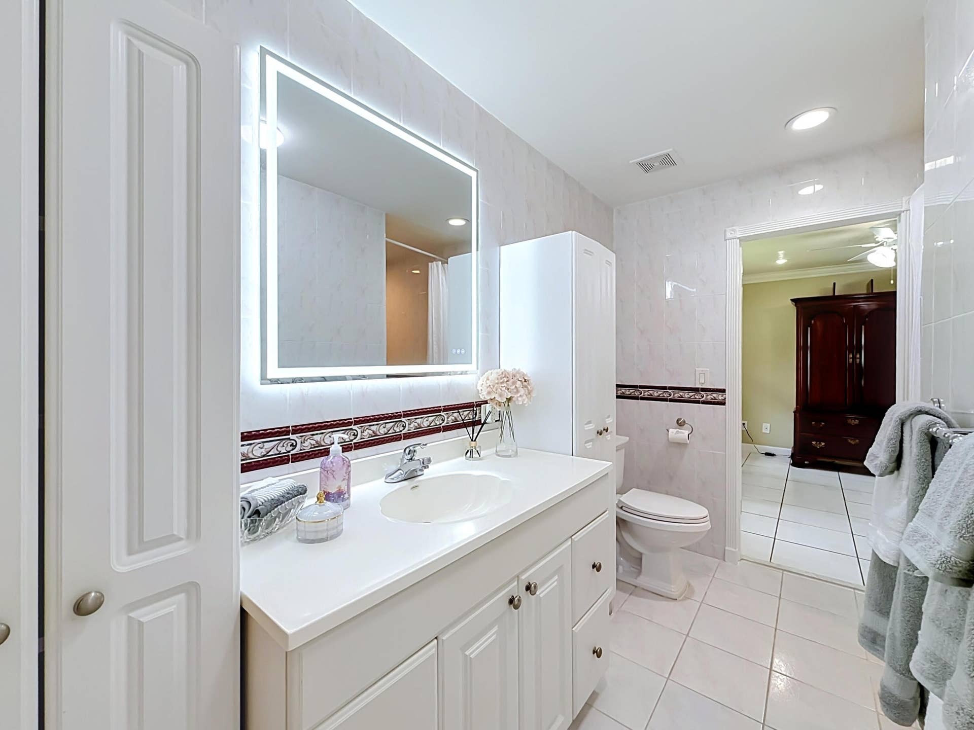 851 E Plantation Circle, Plantation, FL 33324 Primary bathroom with shower into 5th bedroom