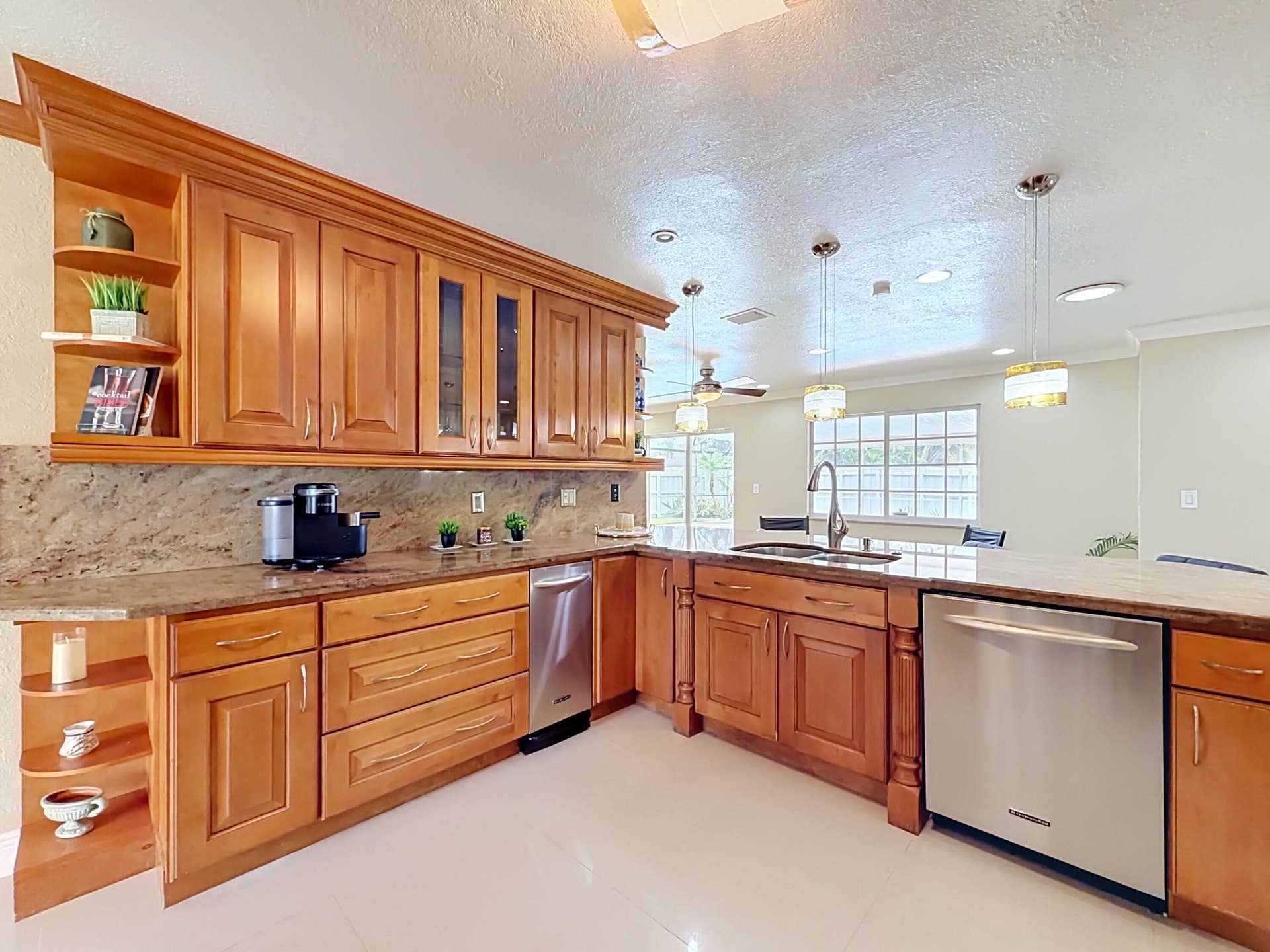 851 E Plantation Circle, Plantation, FL 33324 Kitchen with granite countertops, trash compactor, dishwasher