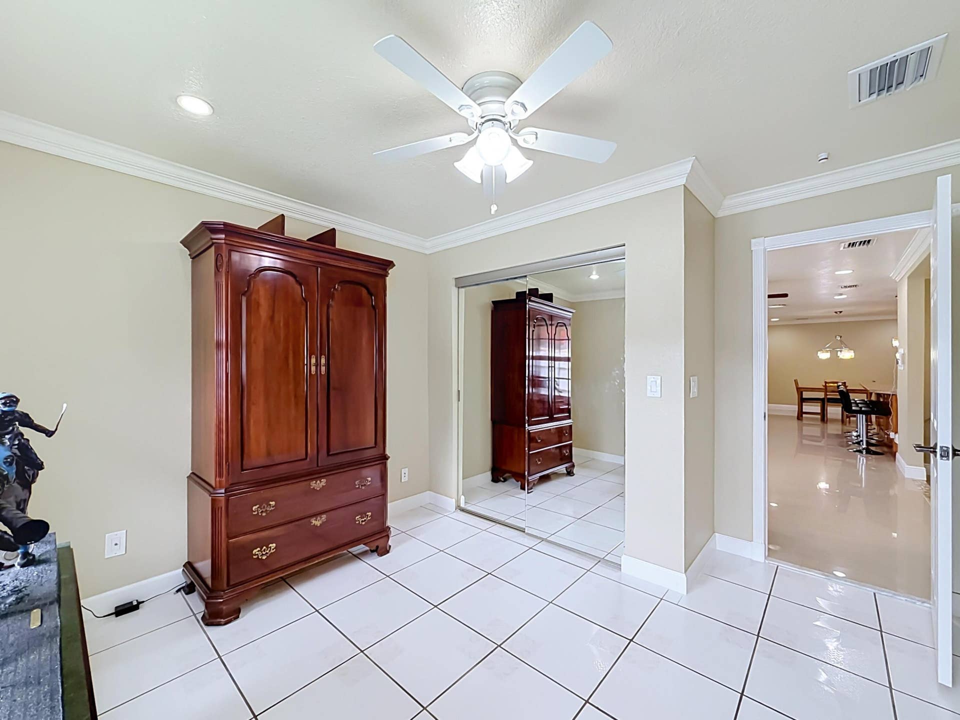 851 E Plantation Circle, Plantation, FL 33324 2nd bedroom or Flex room, out to family room